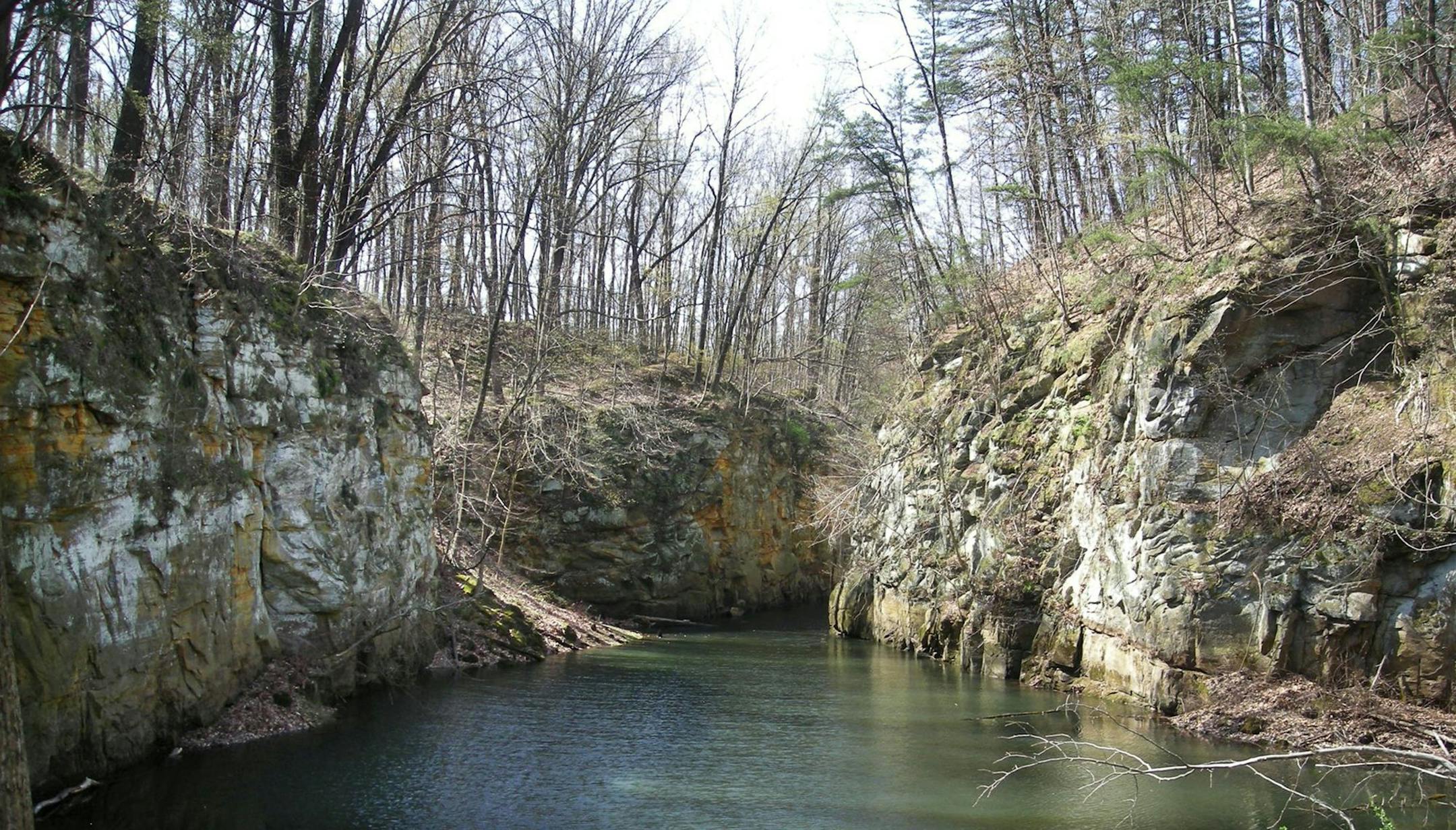 The Licking River is the star of Blackhand Gorge State Nature Preserve near Newark. It has carved a 4-mile-long gorge through the Blackhand sandstone. (Bob Downing/Akron Beacon Journal/MCT) ORG XMIT: 1147696