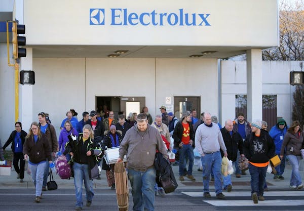 The last big shift of day workers at Electrolux in St. Cloud walked out of plant Thursday afternoon.