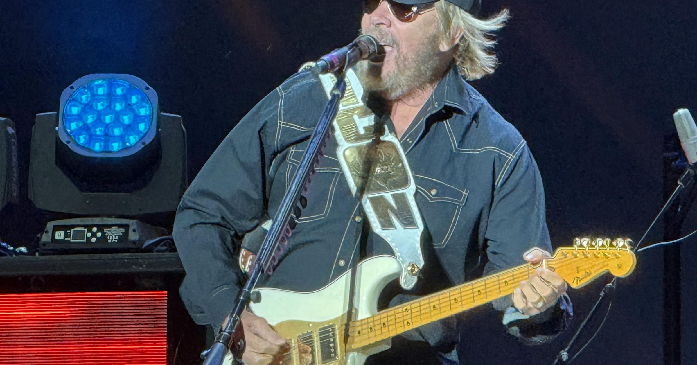 Review: Hank Williams Jr. almost gets rowdy at the State Fair