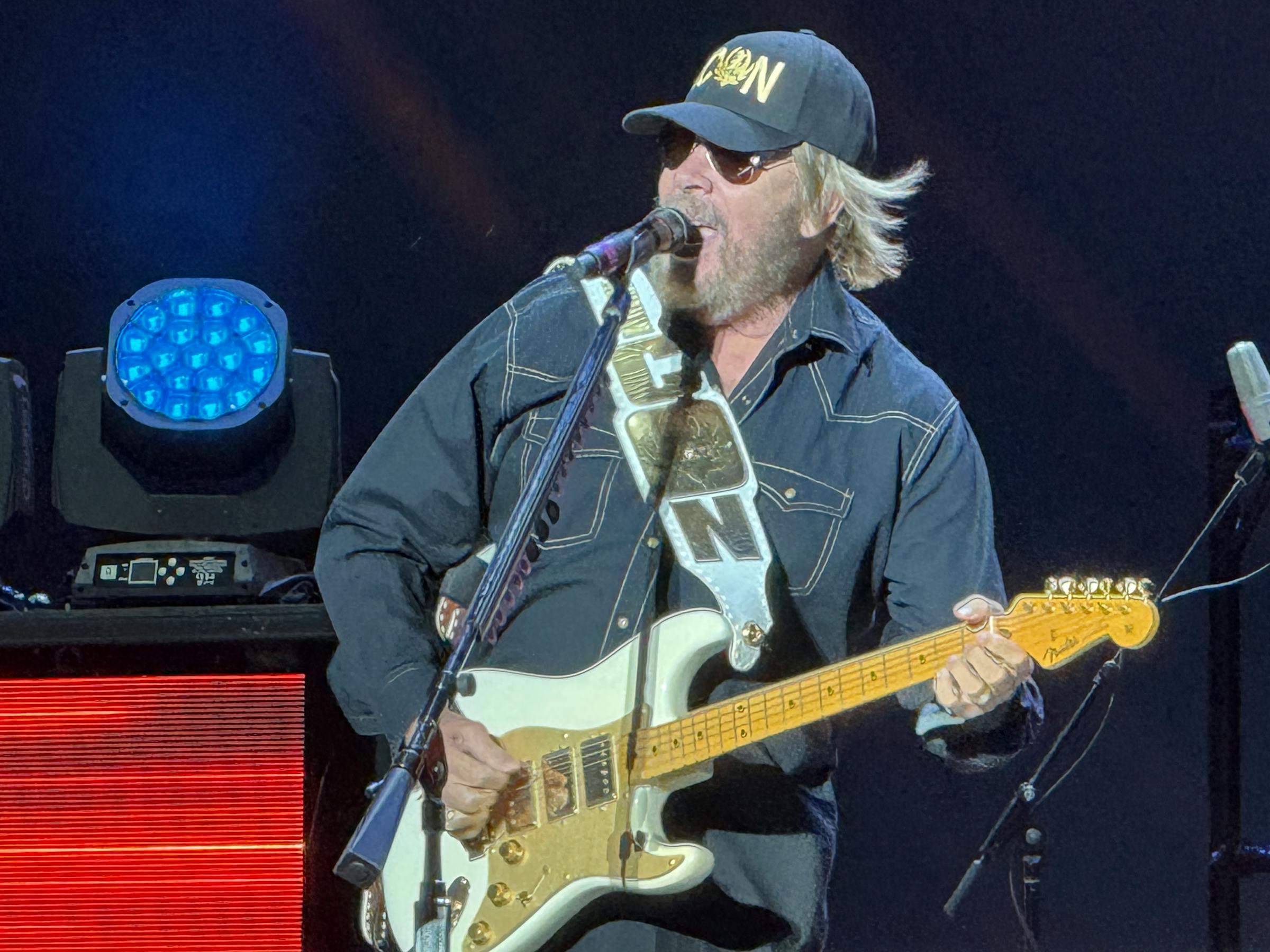 Review: Hank Williams Jr. almost gets rowdy at the State Fair