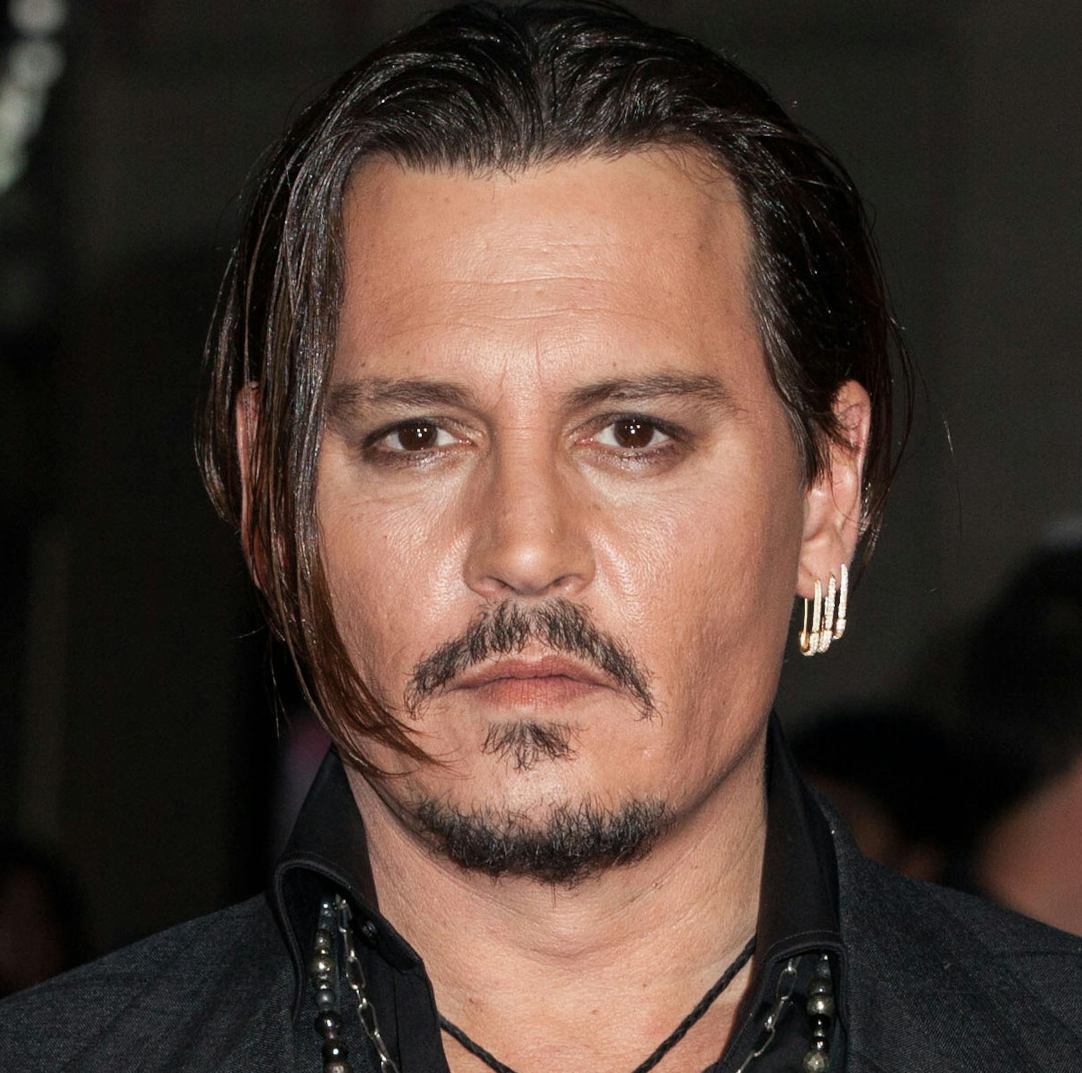 Johnny Depp, right, and Amber Heard pose for photographers upon arrival at the premiere of the film Black Mass, as part of the London film festival in London, Sunday, Oct. (Photo by Grant Pollard/Invision/AP)