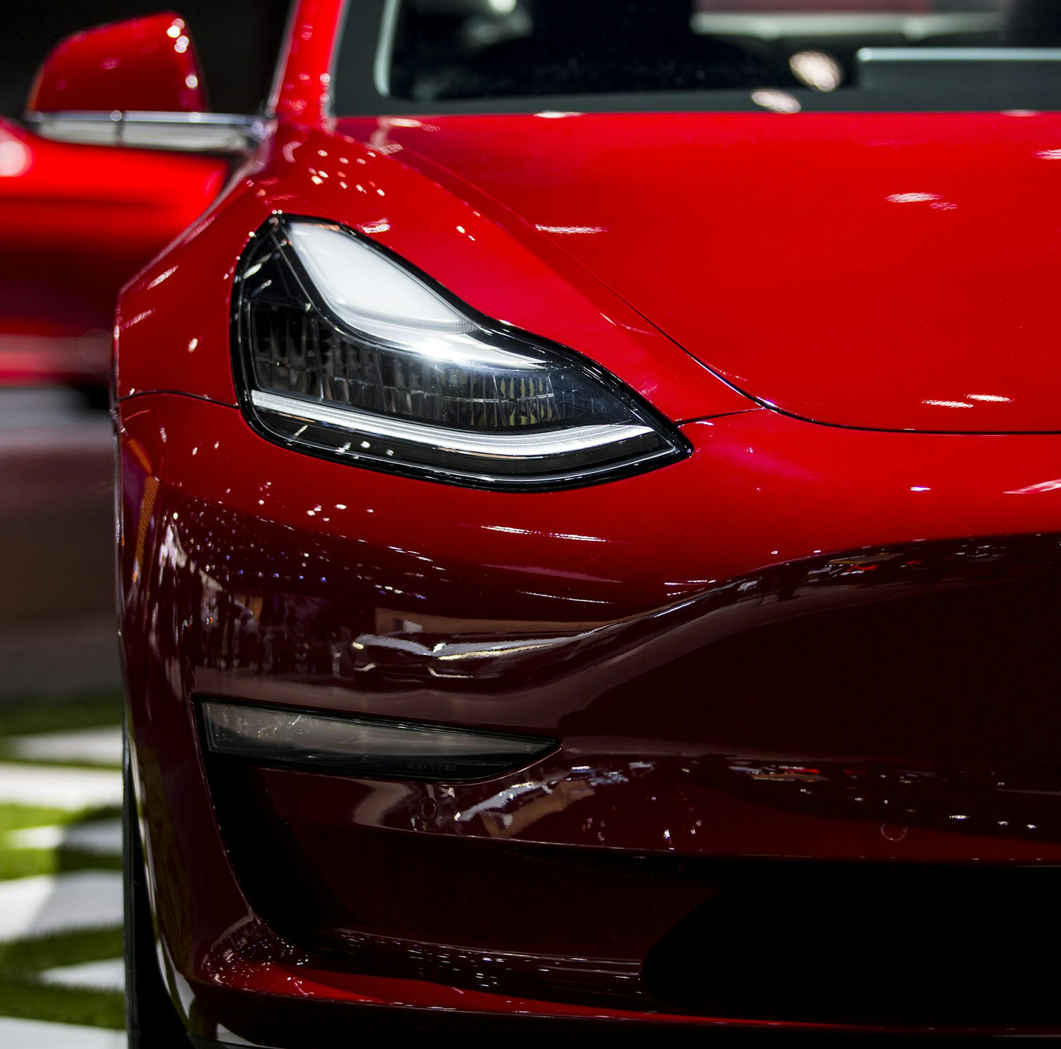 Bite Squad, which operates in 30 U.S. markets, wants to swap out its current fleet of hybrid vehicles to Tesla Model 3s, like this one at the L.A. Auto Show on November 30, 2017, in Los Angeles. (Kent Nishimura/Los Angeles Times/TNS) ORG XMIT: 1222576