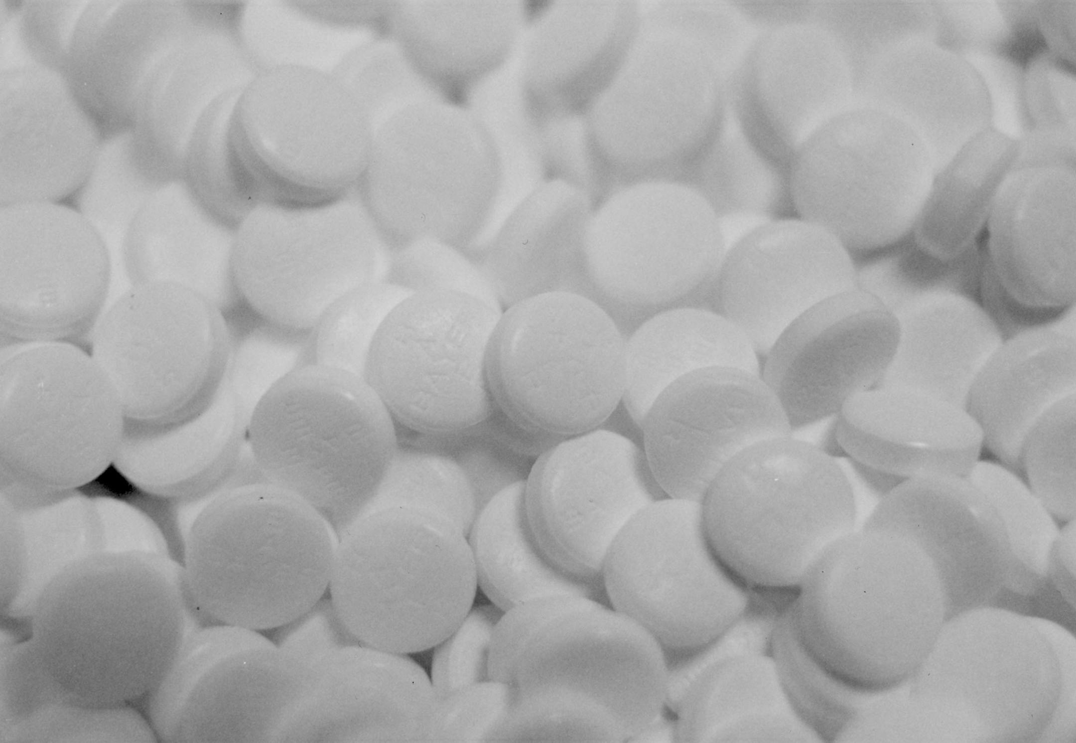 An apple a day may keep the doctor away, but a low-dose aspirin a day could keep thousands of Minnesotans out of the emergency room by helping to prevent a first heart attack or stroke.