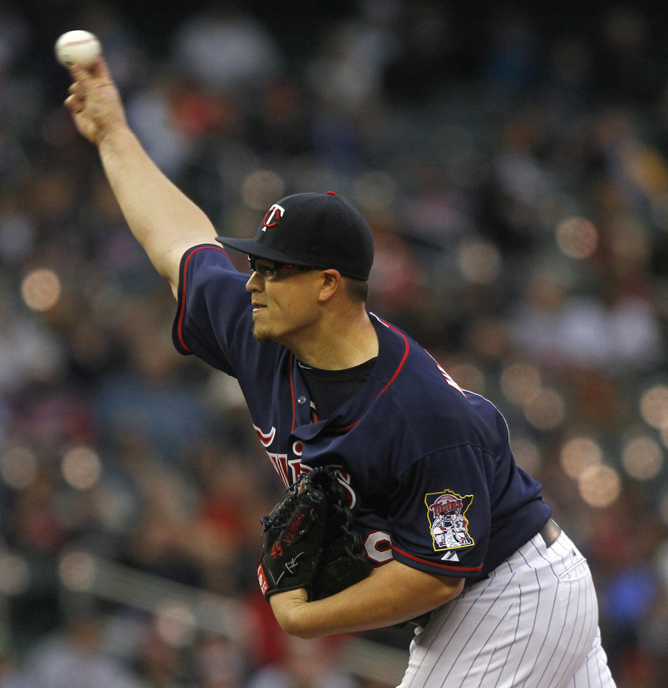 Twins Vance Worely pitched during the first inning at Target Field in Minneapolis, Min., Friday, May 17, 2013 ] (KYNDELL HARKNESS/STAR TRIBUNE) kyndell.harkness@startribune.com