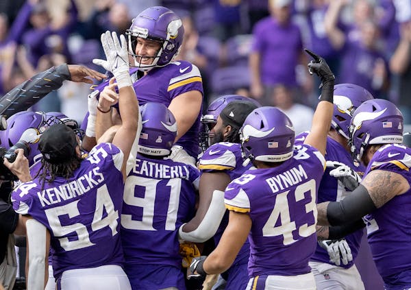 Minnesota Vikings celebrated after kicker Greg Joseph (1) kicked a 54-yard field goal to win the game.