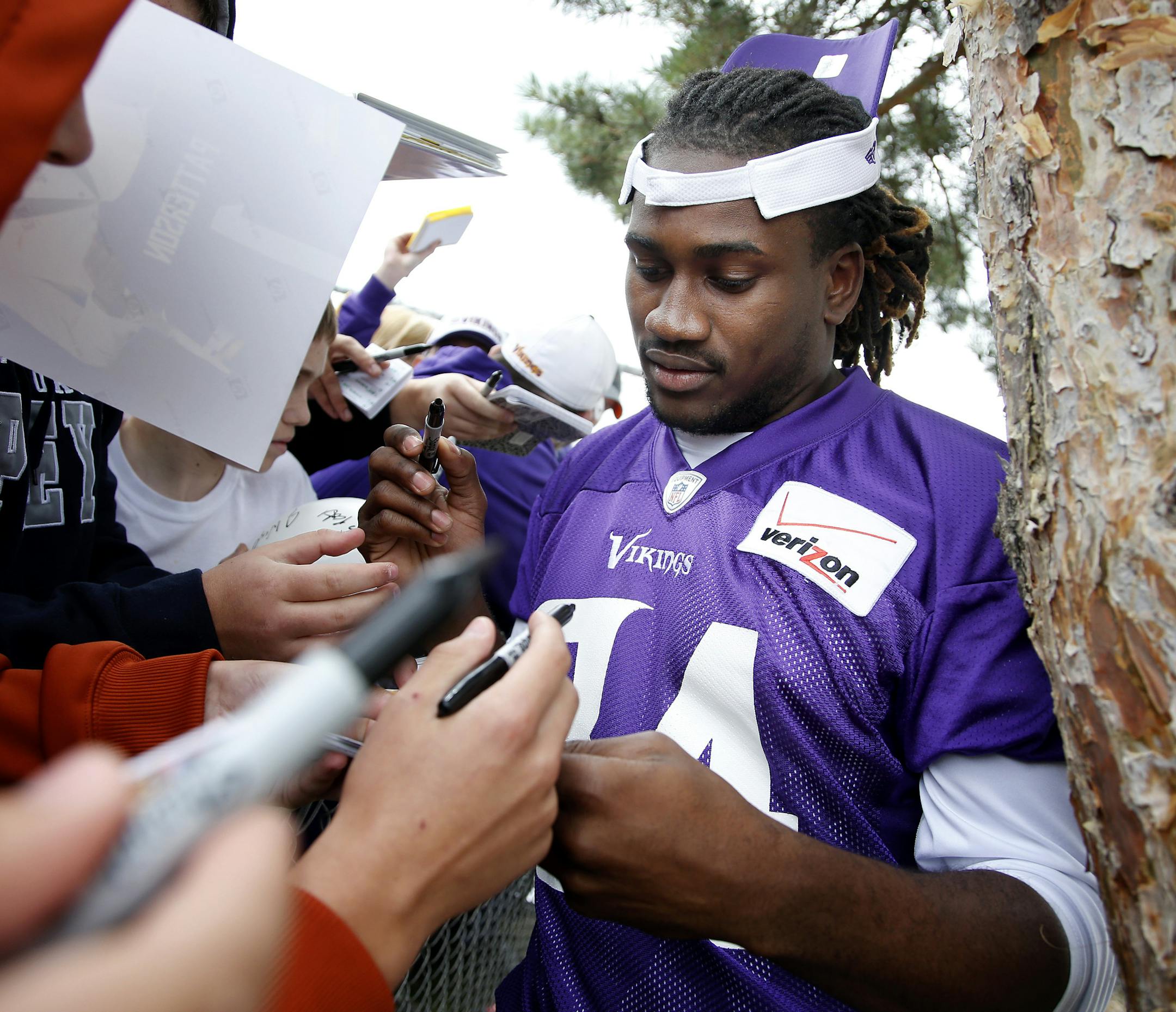 Minnesota Vikings rookie receiver Cordarrelle Patterson (84) signed autographs after the morning practice on Friday. ] CARLOS GONZALEZ cgonzalez@startribune.com July 26, 2013, Minnesota Vikings Training Camp, Mankato, Minn., Minnesota State University, Mankato -