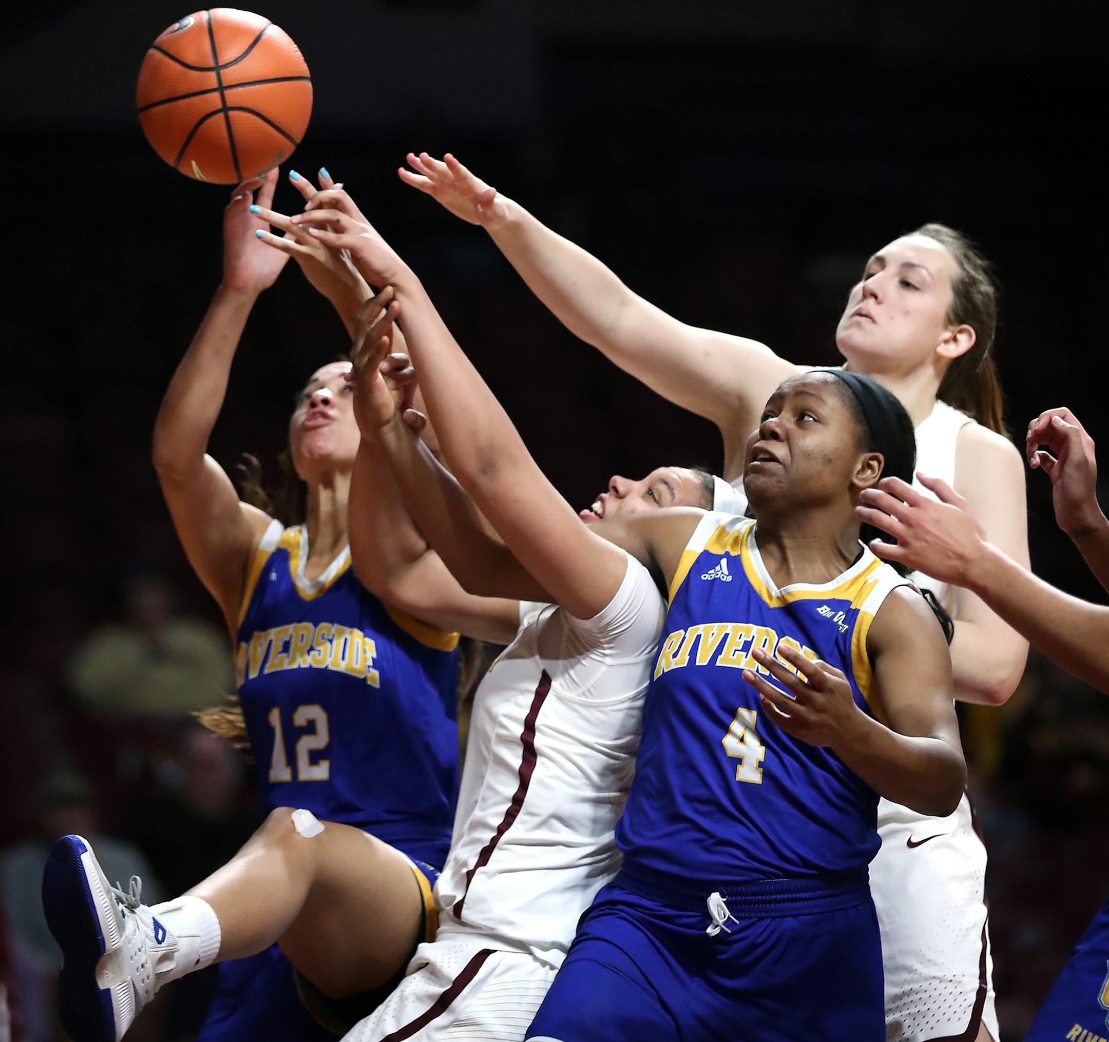 Lauren Holt (12) of UC Riverside, from left, Destiny Pitts (3) of Minnesota, Michelle Curry (4) of UC Riverside and Jessie Edwards (10) of Minnesota battle for a rebound during the second half. ] LEILA NAVIDI ï leila.navidi@startribune.com BACKGROUND INFORMATION: Minnesota plays UC Riverside in women's basketball in Williams Arena at the University of Minnesota in Minneapolis on Friday, December 22, 2017.
