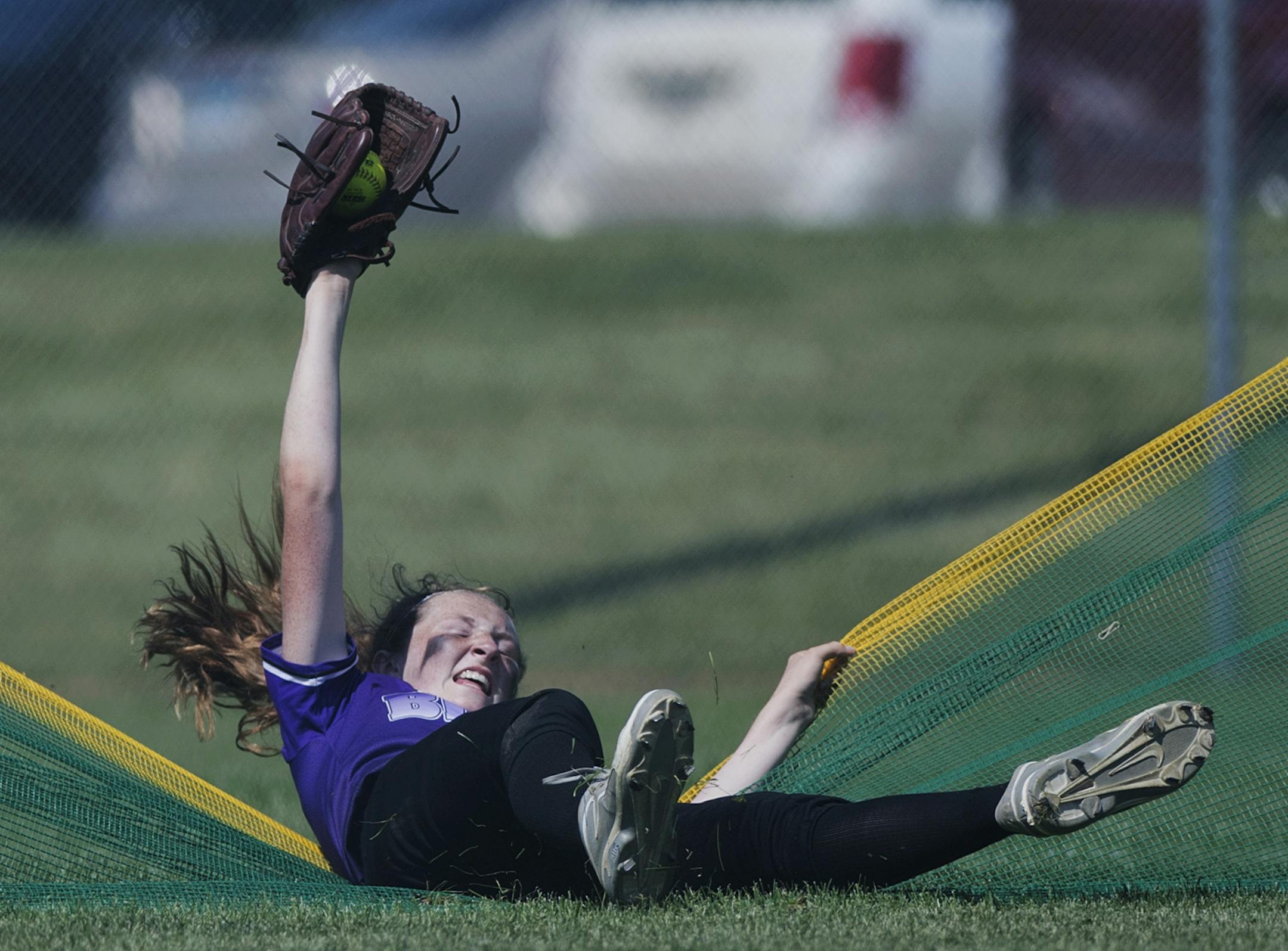 Buffalo outfielder Jordan Zrust (6) falls as she makes a catch to steal a home run in the third inning. Buffalo defeated Woodbury 3-1 in the state high softball tournament on Thursday. ] Isaac Hale ï isaac.hale@startribune.com Teams from across Minnesota met at Caswell Park in North Mankato on Thursday, June 9, 2016, to compete in the State Girls Softball Tournament Semifinals.