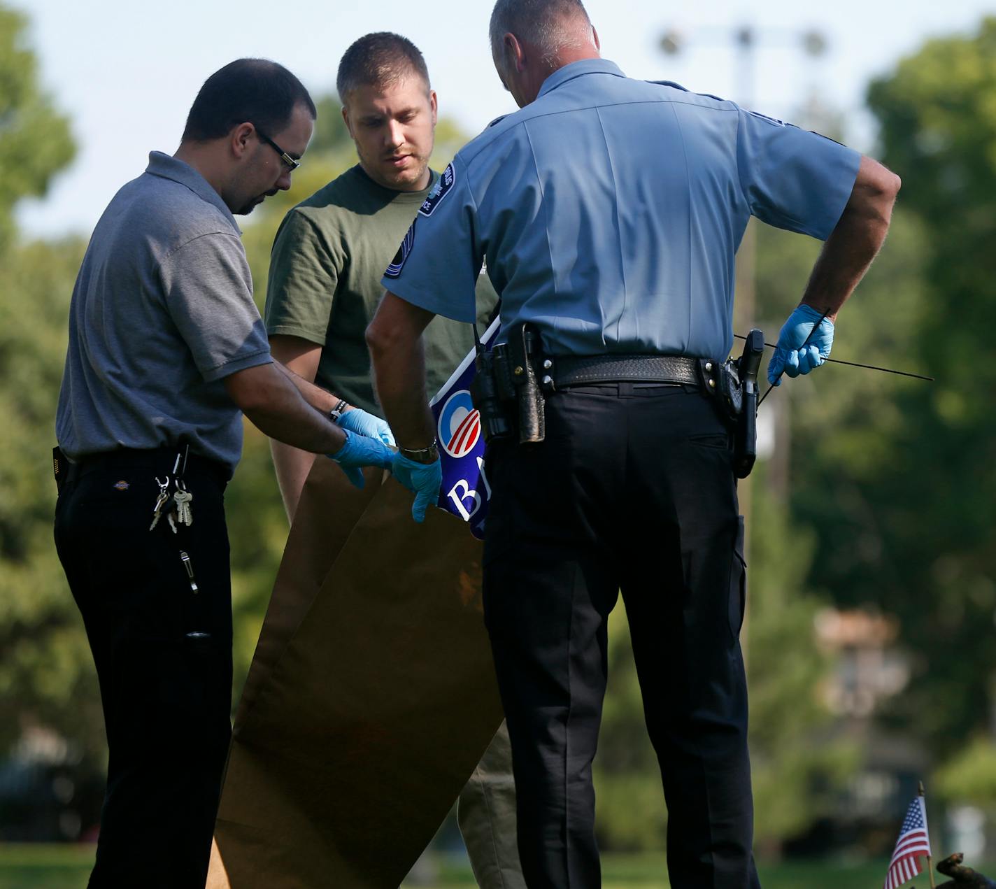 At Longfellow Park in south Minneapolis, a threat to President Obama in the form of a burnt cat staked to a tree stump drew the attention of the Minneapolis crime lab and police. The cat in Longfellow Park was staked with a handheld American flag on a small stick, according to a federal law enforcement official . Standing next to the cat was an Obama/Biden 2012 law sign.] rtsong-taatarii@startribune.com