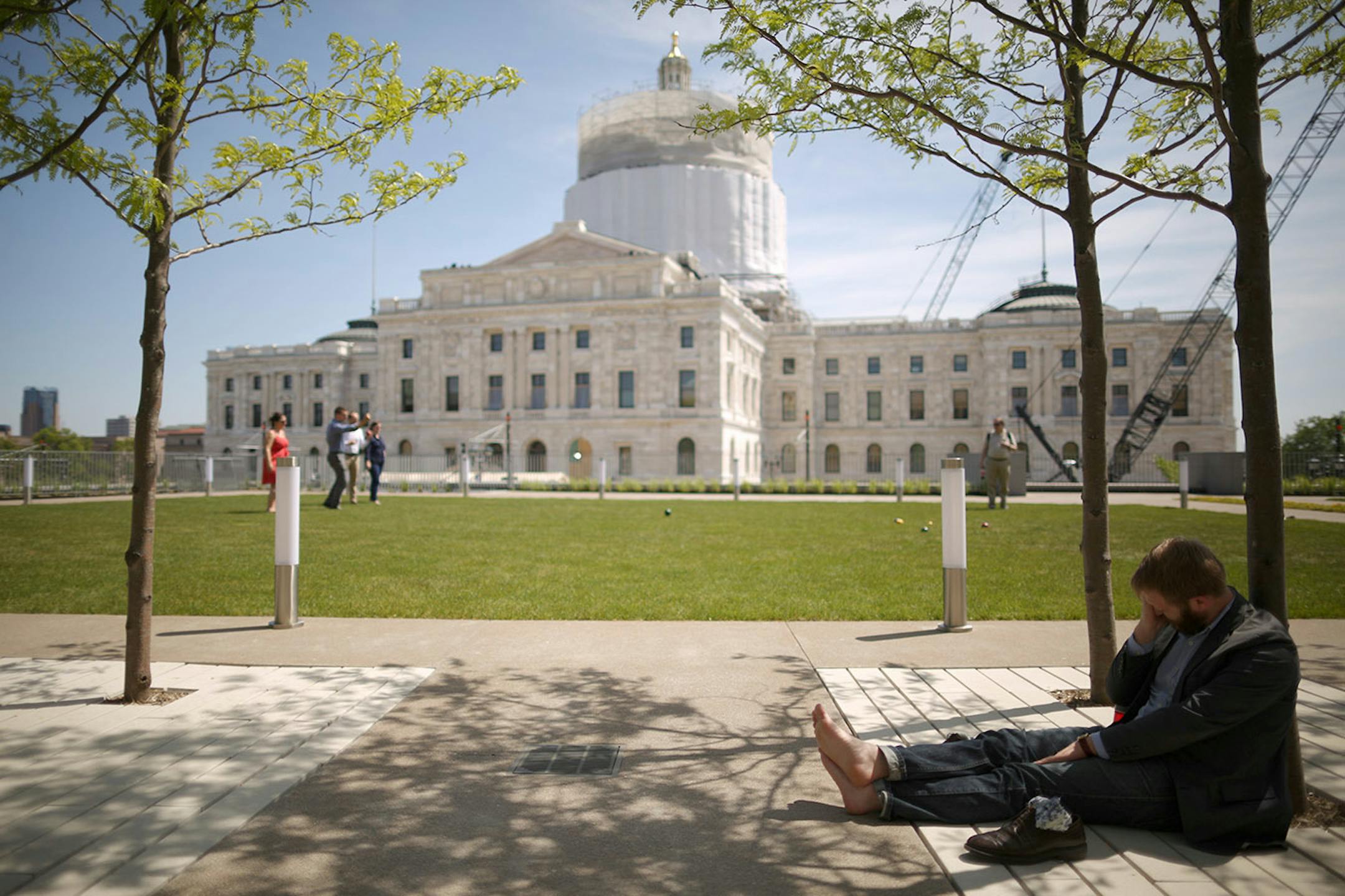 With the House and the Senate in recess Sunday afternoon, lobbyists and staffers headed outdoors. ] JEFF WHEELER ï jeff.wheeler@startribune Legislators worked Sunday to agree on spending, tax cuts, and borrowing ahead of their midnightt adjournment deadline Sunday, May 22, 2016.