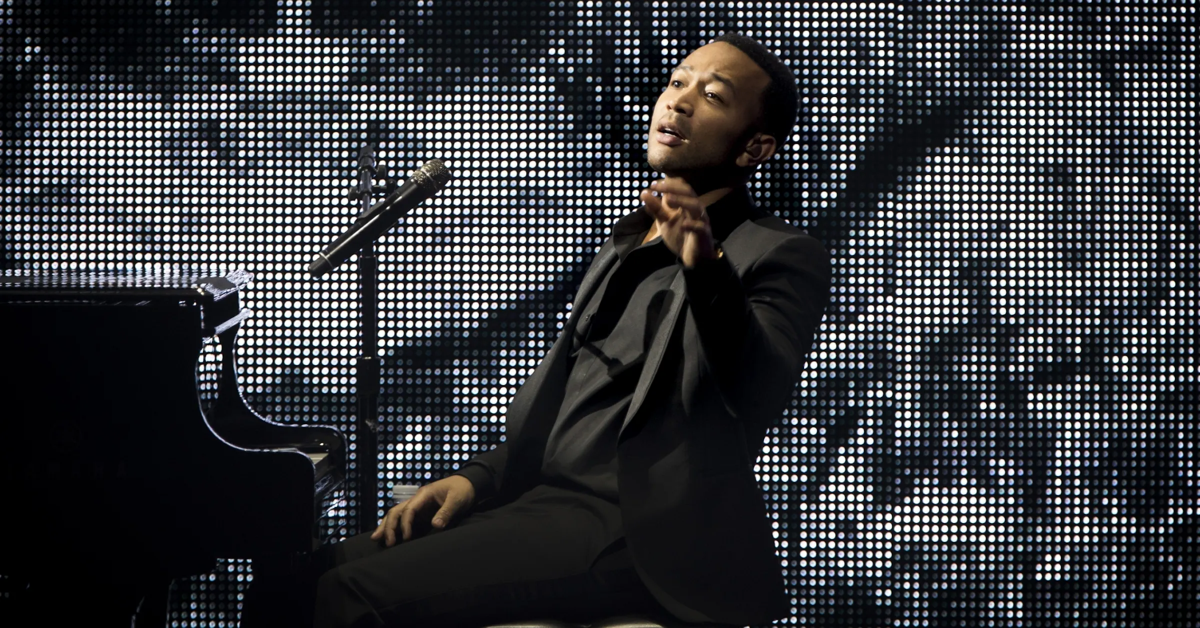 Wer möchte dieses Wochenende mit John Legend in der Mall of America ...