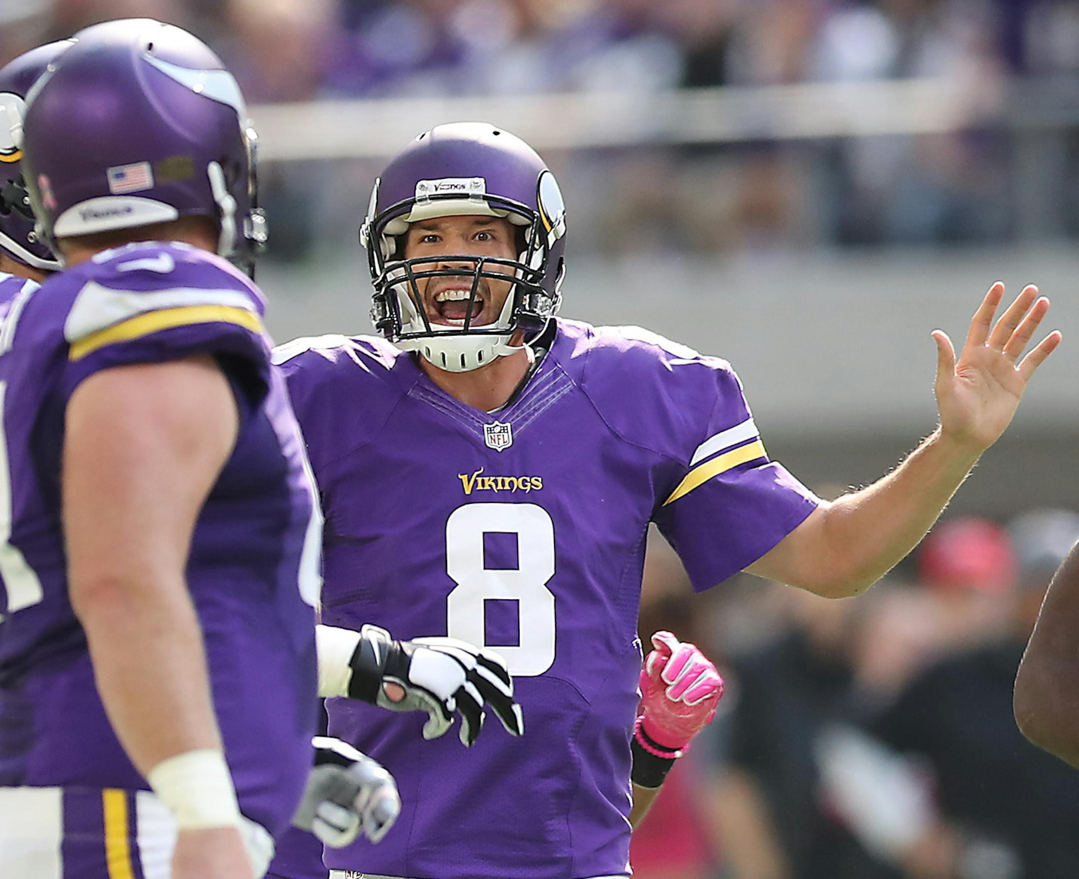Minnesota Vikings quarterback Sam Bradford made a called a play during the first quarter as the Vikings took on the Houston Texans at US Bank Stadium, Sunday, October 9, 2016 in Minneapolis, MN. ] (ELIZABETH FLORES/STAR TRIBUNE) ELIZABETH FLORES &#x2022; eflores@startribune.com