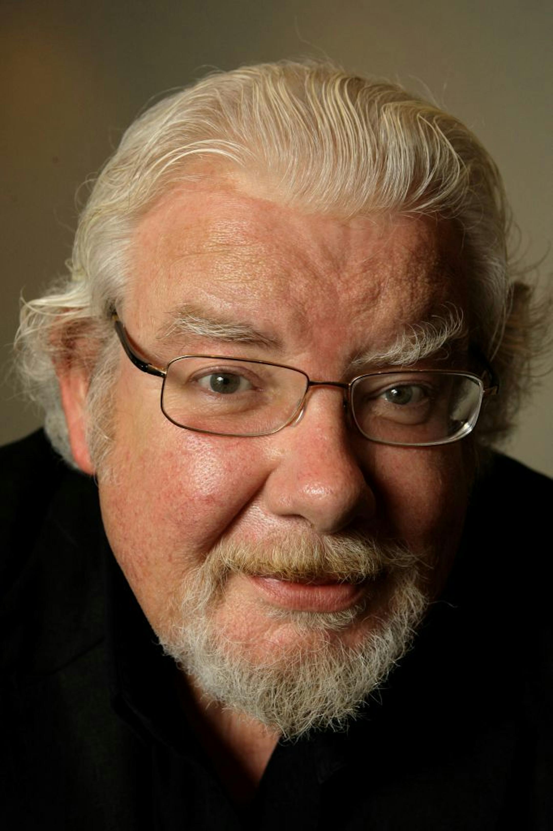 FIL:E - Actor Richard Griffiths poses for a photograph in New York, Wednesday, June 18, 2008. Griffiths, the British actor who played the boy wizard's unsympathetic Uncle Vernon in the "Harry Potter" movies, has died. He was 65.
