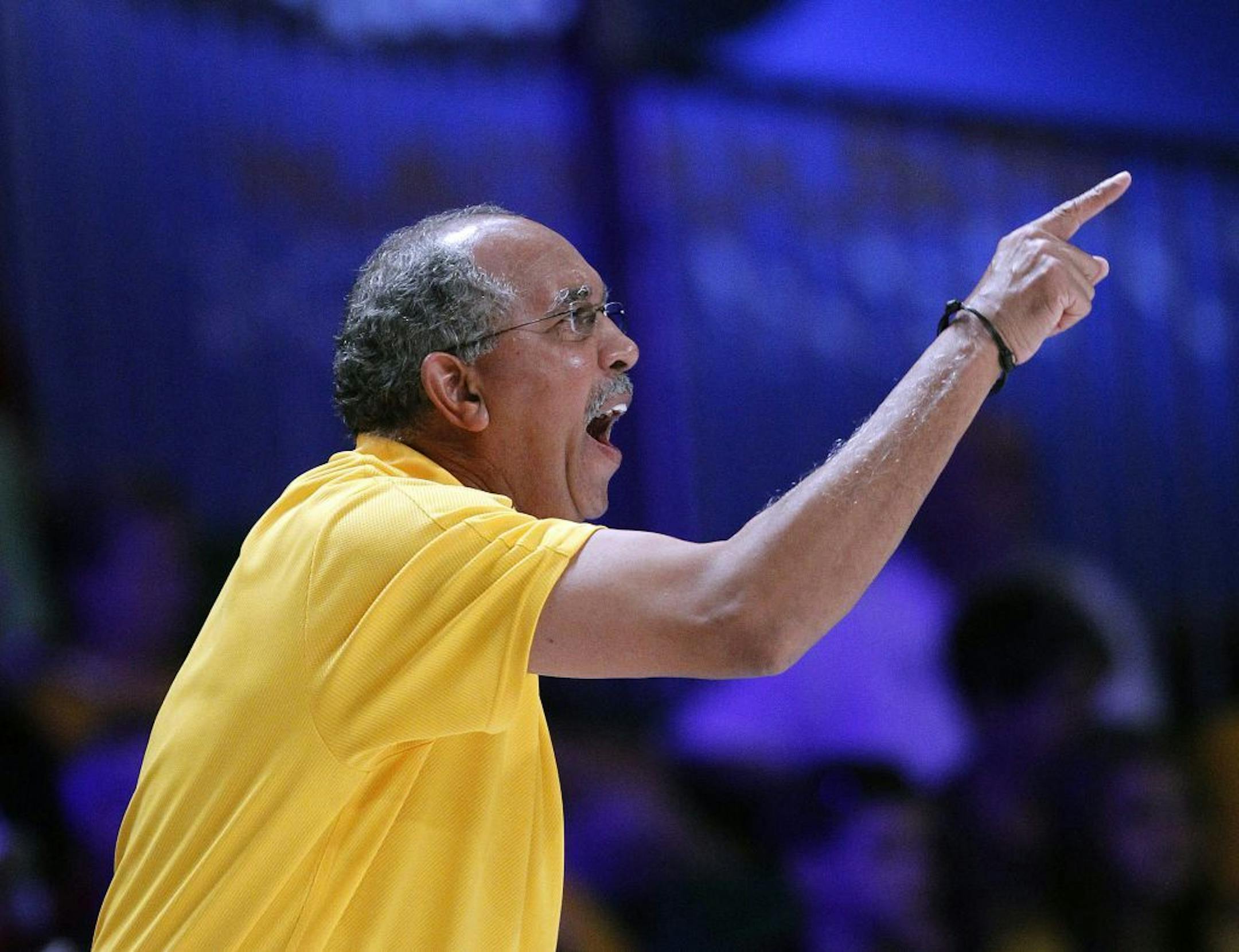 Minnesota head coach Tubby Smith