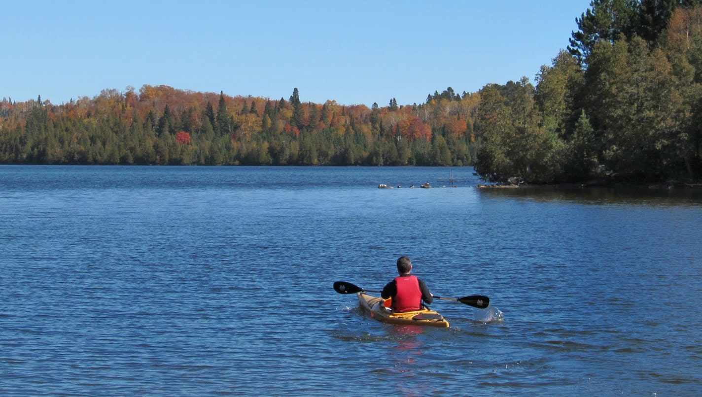 On one of the last summer-like days of fall, Erik sets off in the kayak to explore the inlets and bays of Caribou Lake.