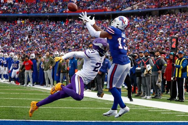 Vikings' Darrisaw, Evans exit win over Bills because of concussions