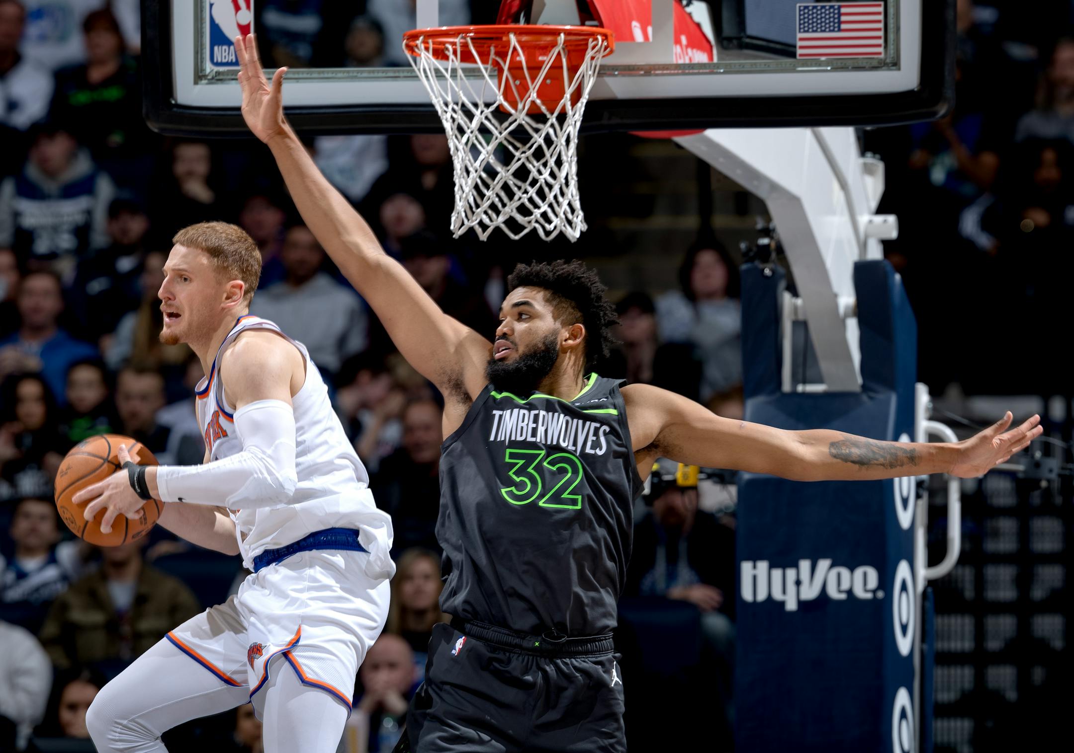 Karl Anthony Towns (32) of the Minnesota Timberwolves attempts defends Donte Divincenzo (0) of the New York Knicks in the fourth quarter Monday, November 20, 2023, at Target Center in Minneapolis, Minn. ] CARLOS GONZALEZ • carlos.gonzalez@startribune.com