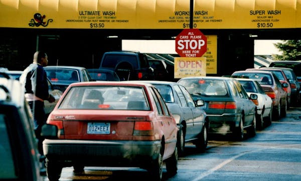 In 1994, just like this week, motorists took advantage of a January thaw to head to their neighborhood car wash -- here, the Octopus car wash on Unive