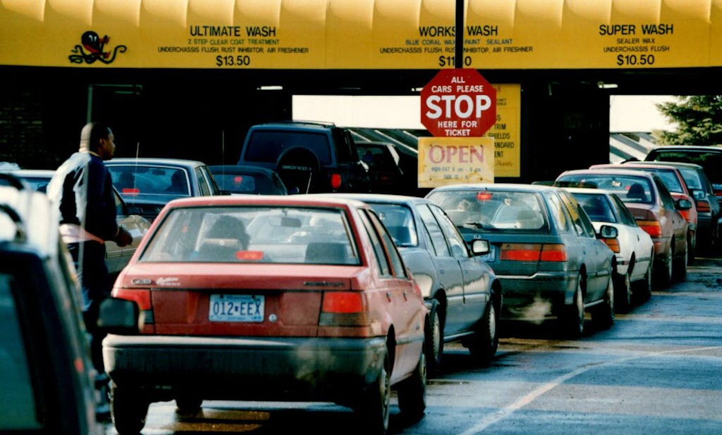 In 1994, just like this week, motorists took advantage of a January thaw to head to their neighborhood car wash -- here, the Octopus car wash on University Avenue in St. Paul.