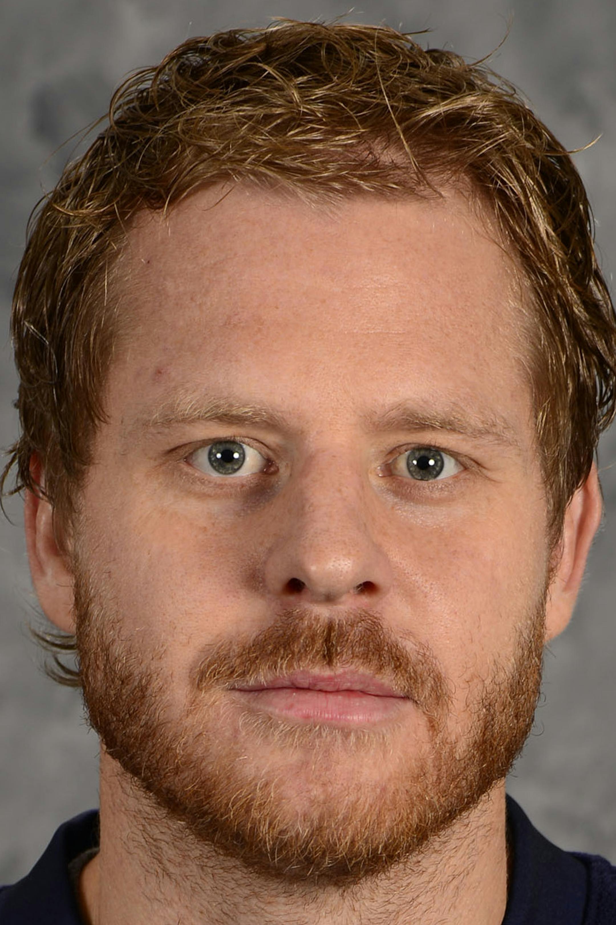 ST. LOUIS, MO - SEPTEMBER 18: Steve Ott #9 of the St. Louis Blues poses for his official headshot for the 2014-2015 season on September 18, 2014 in St. Louis, Missouri. (Scott Rovak/NHLI via Getty Images) ORG XMIT: 503032731