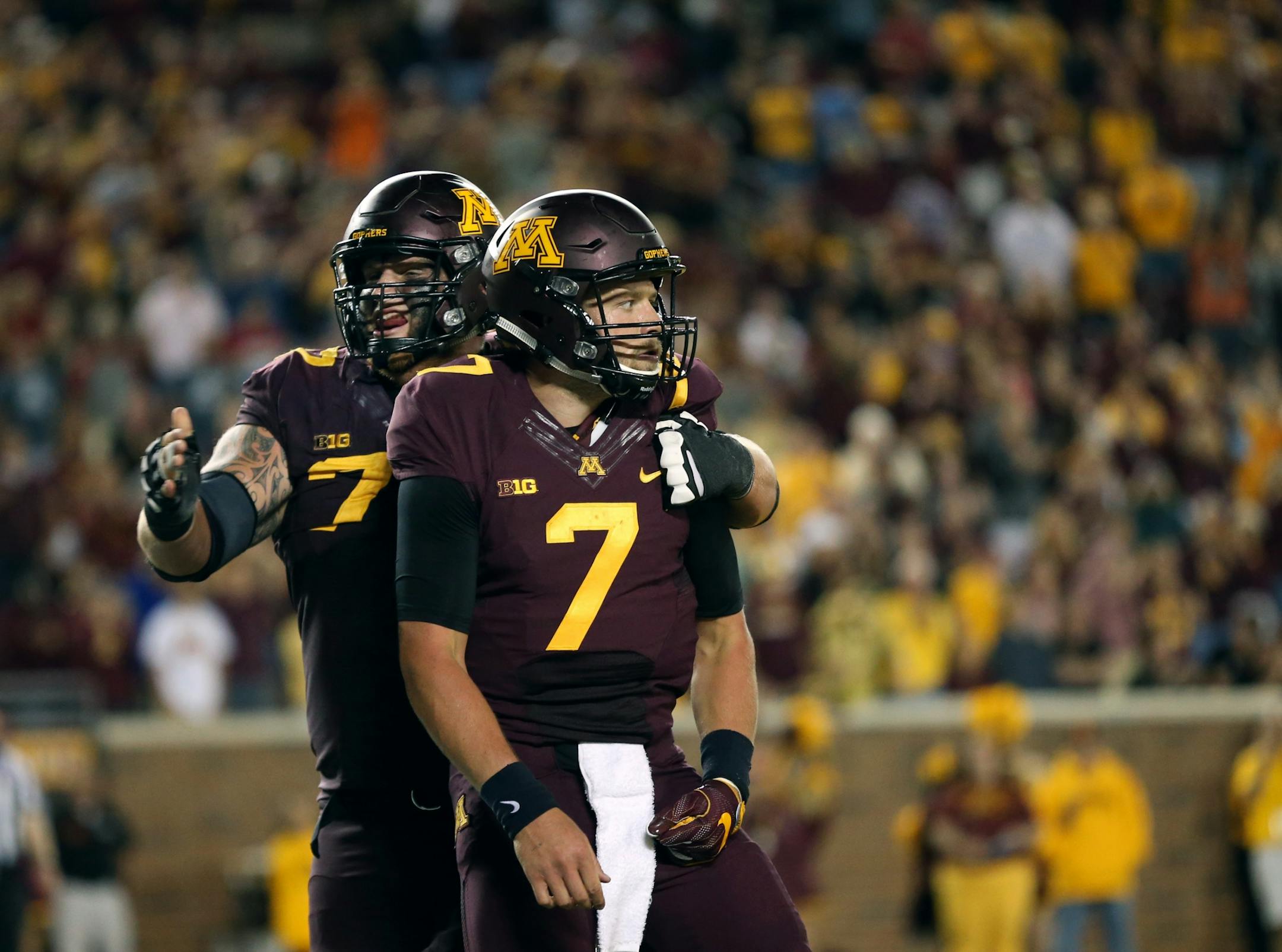 Minnesota Golden Gophers quarterback Mitch Leidner