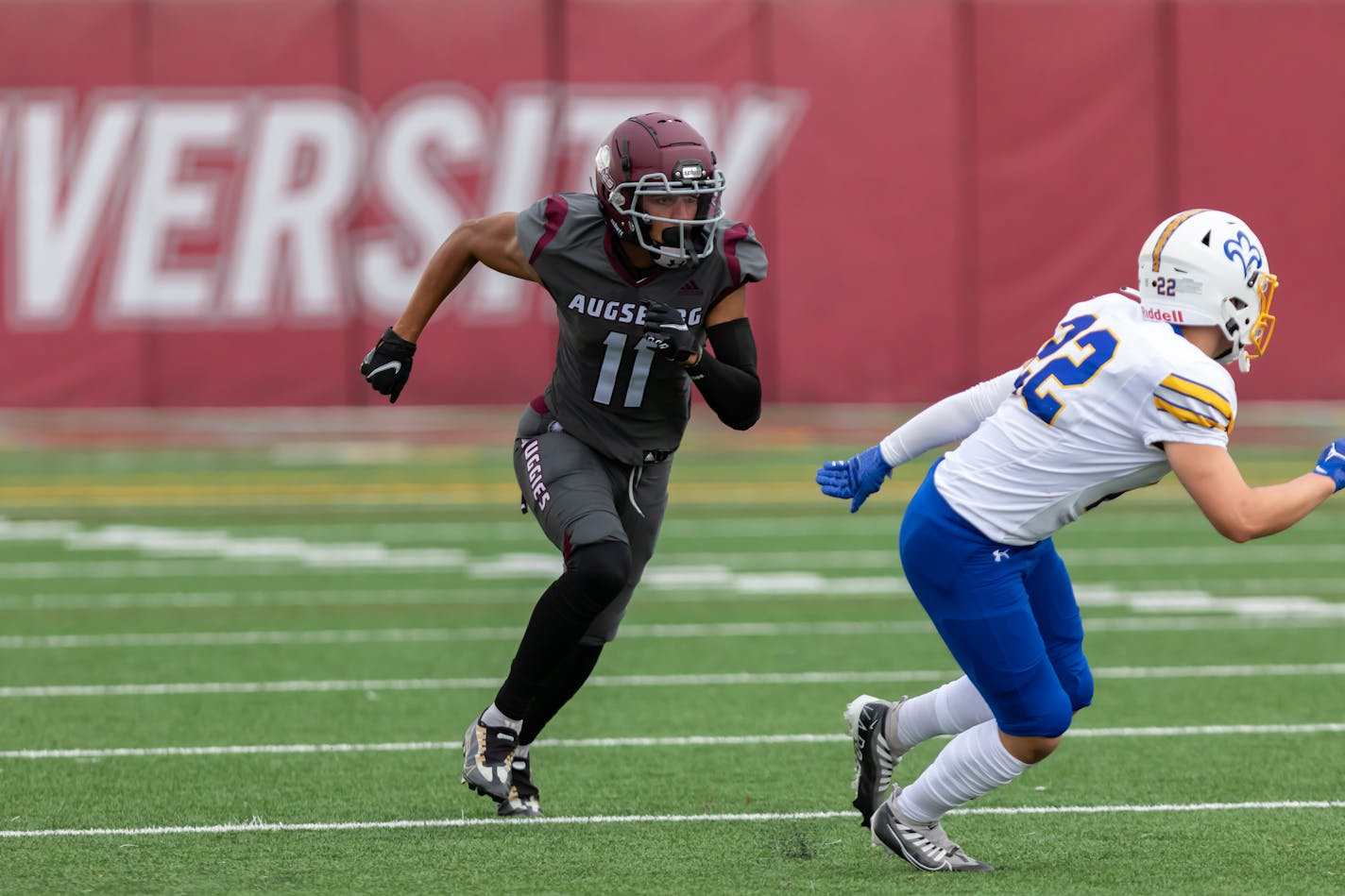 Dominic Smith, star Augsburg receiver from White Bear Lake.