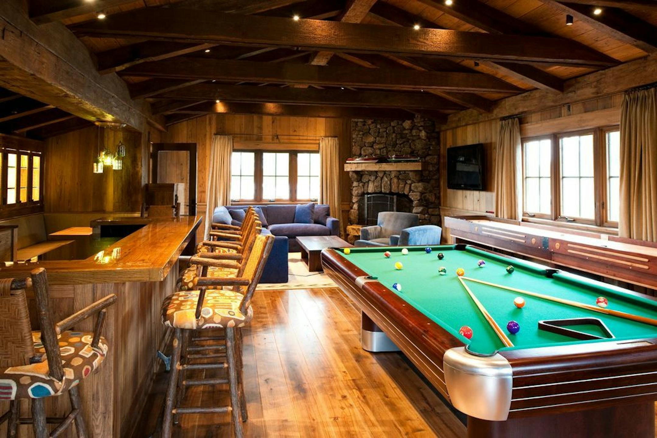 Game room and wet bar in the boathouse.