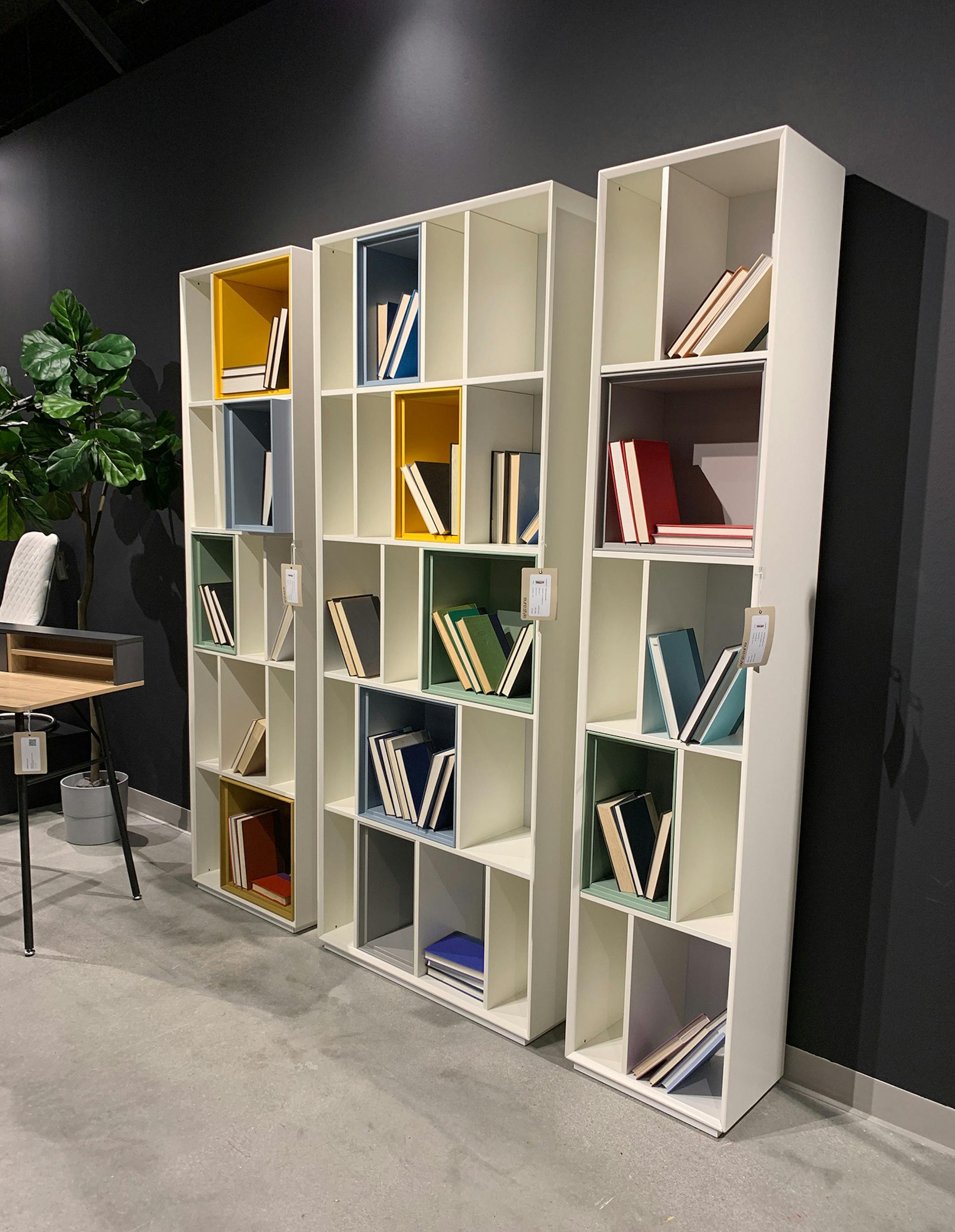 A decorative bookcase highlighted by an accent wall. (Design Recipes/TNS)