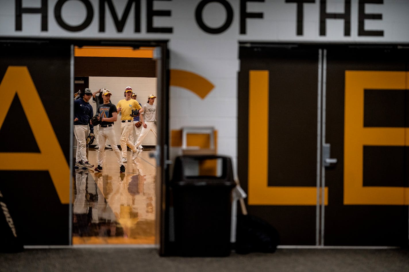 Member of the Apple Valley baseball team practice in the gym Wednesday,March,29,2023 in Apple Valley , Minn.] JERRY HOLT • jerry.holt@startribune.come