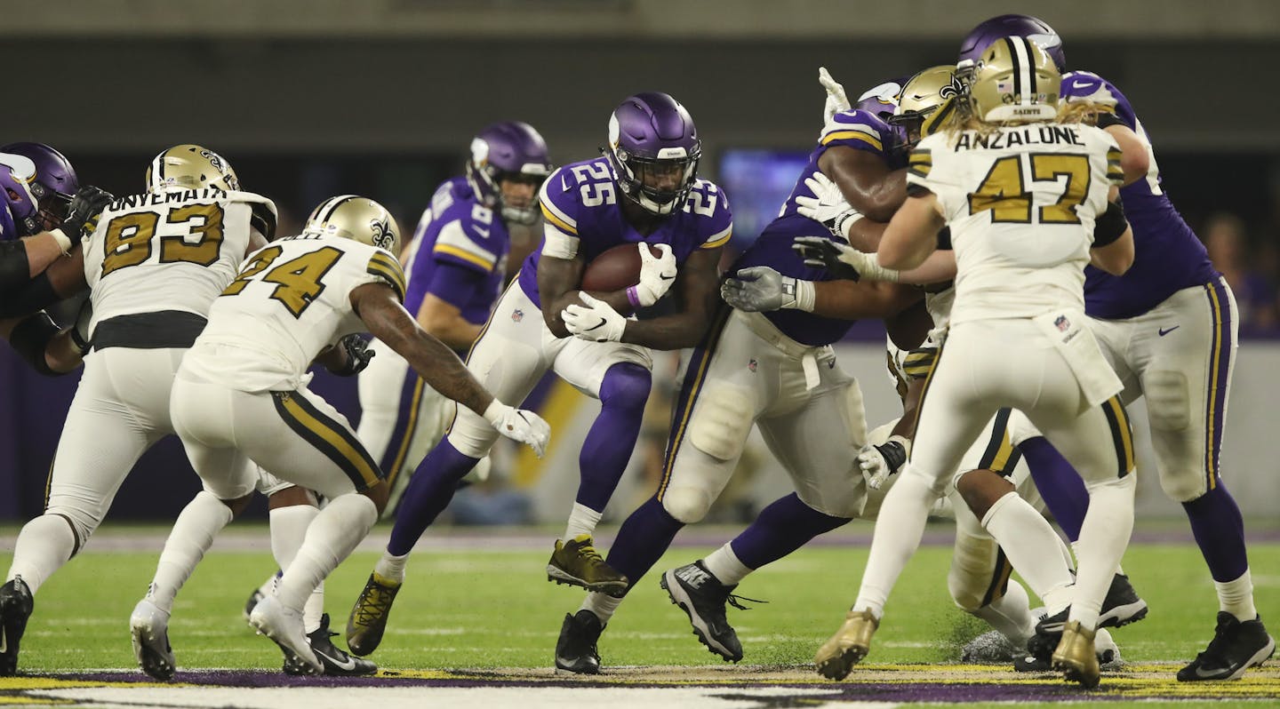 Vikings running back Latavius Murray protected the ball on a 6-yard run, and also had a key pickup in pass protection in the backfield Sunday night.