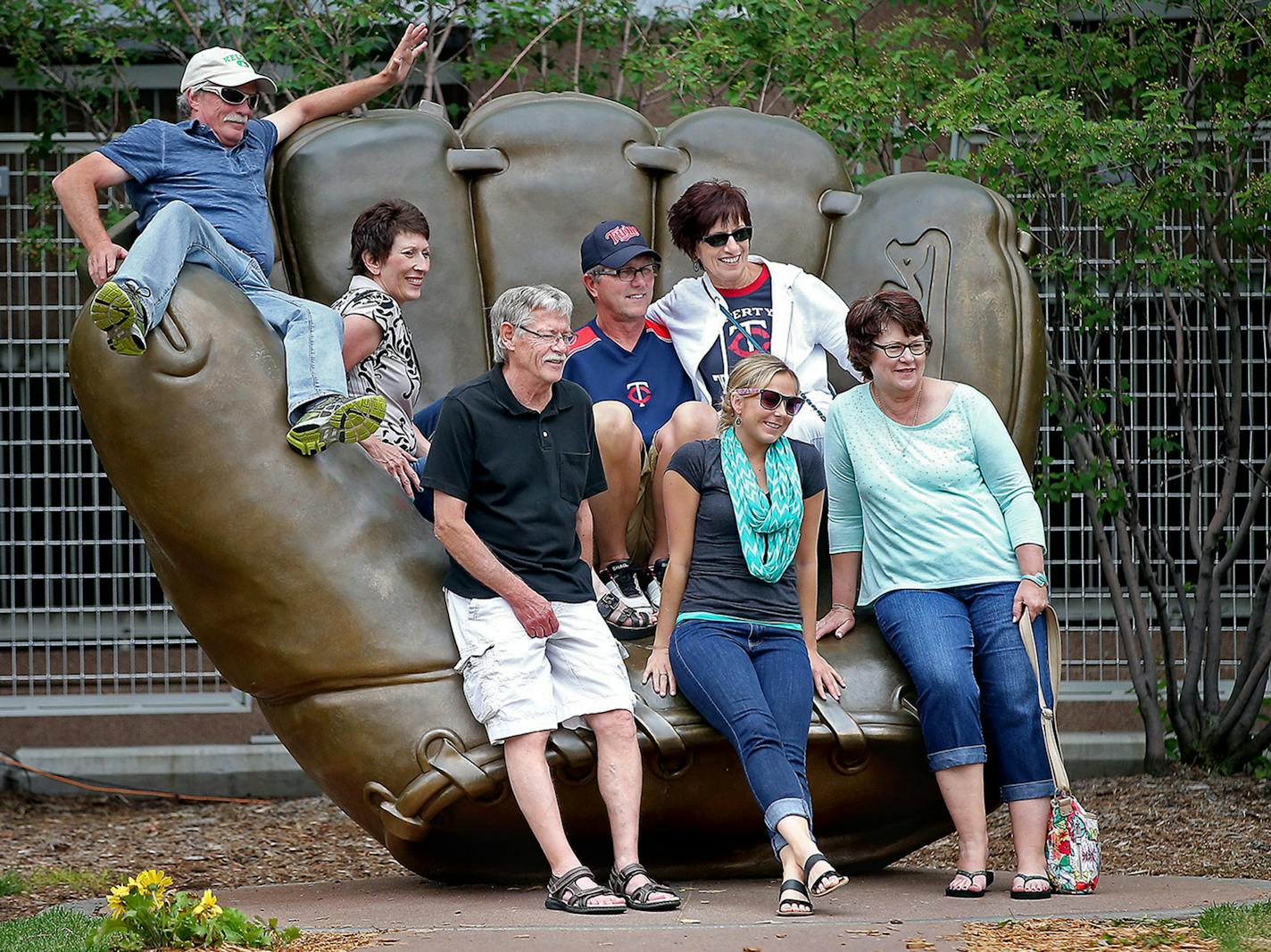 Steve Kelsey, from left, Nancy Kelsey, Don Bosanko, Conald Burgard, Abby Kelsey, Judy Burgard, and Kay Bosanko, Twins fans from South Dakota, crammed the giant glove for a group photo, Thursday, June 4, 2015 in Minneapolis, MN. ] (ELIZABETH FLORES/STAR TRIBUNE) ELIZABETH FLORES &#xef; eflores@startribune.com ORG XMIT: MIN1506041410530119