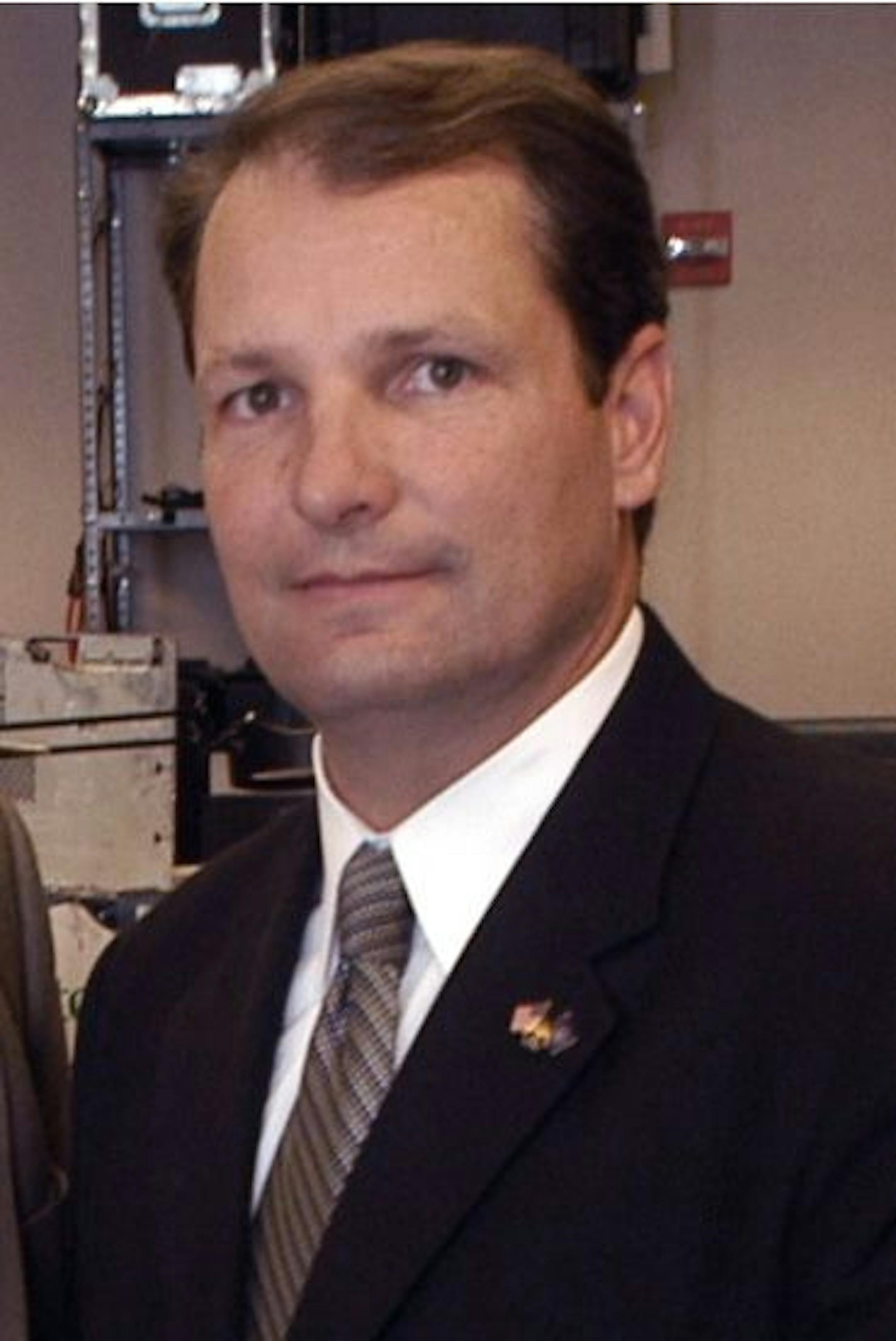 Paul McCabe FBI in the FBI's forensic room, a computer lab used, among other things, for examining hard drives from computers the FBI seizes with search warrants. GENERAL INFORMATION: Minneapolis,Mn, Thursday 10/2/2003 Paul McCabe of the FBI, Paul Luehr of the U.S. Attorney's office and Jeffrey Siedow of the Secret Service for a page one story slated to run Monday. McCabe, Luehr and Siedow represent their respective agencies on the new Minesota Cyber Crimes Task Force that will deal with a varie