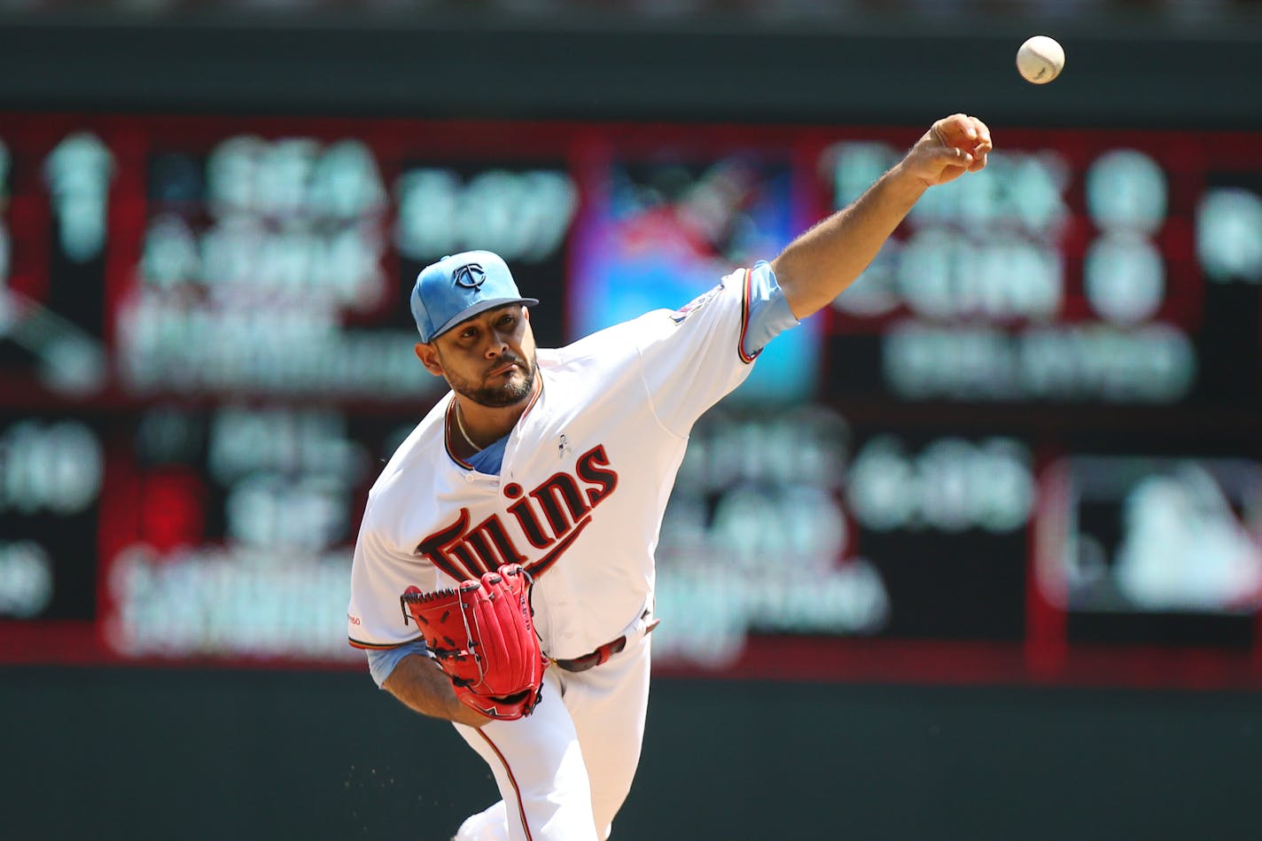 Twins lefthander Martin Perez reached out to former Twins ace Johan Santana for advice last weekend at Target Field when Santana was one of a few dozen players on hand to celebrate the retirement of Joe Mauer's No. 7.