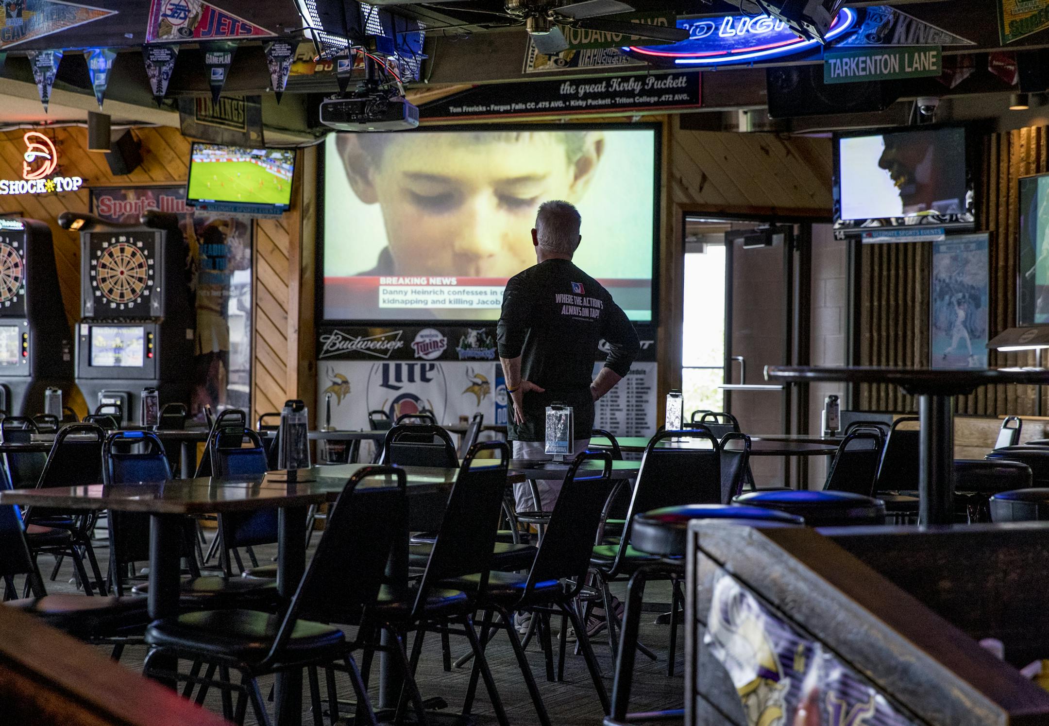 News of Danny Heinrich's court confession played on the TV in Ultimate Sports Bar and Grill in Waite Park, Minn. on Tuesday, September 6, 2016. ] RENEE JONES SCHNEIDER • renee.jones@startribune.com Man did not want to be identified