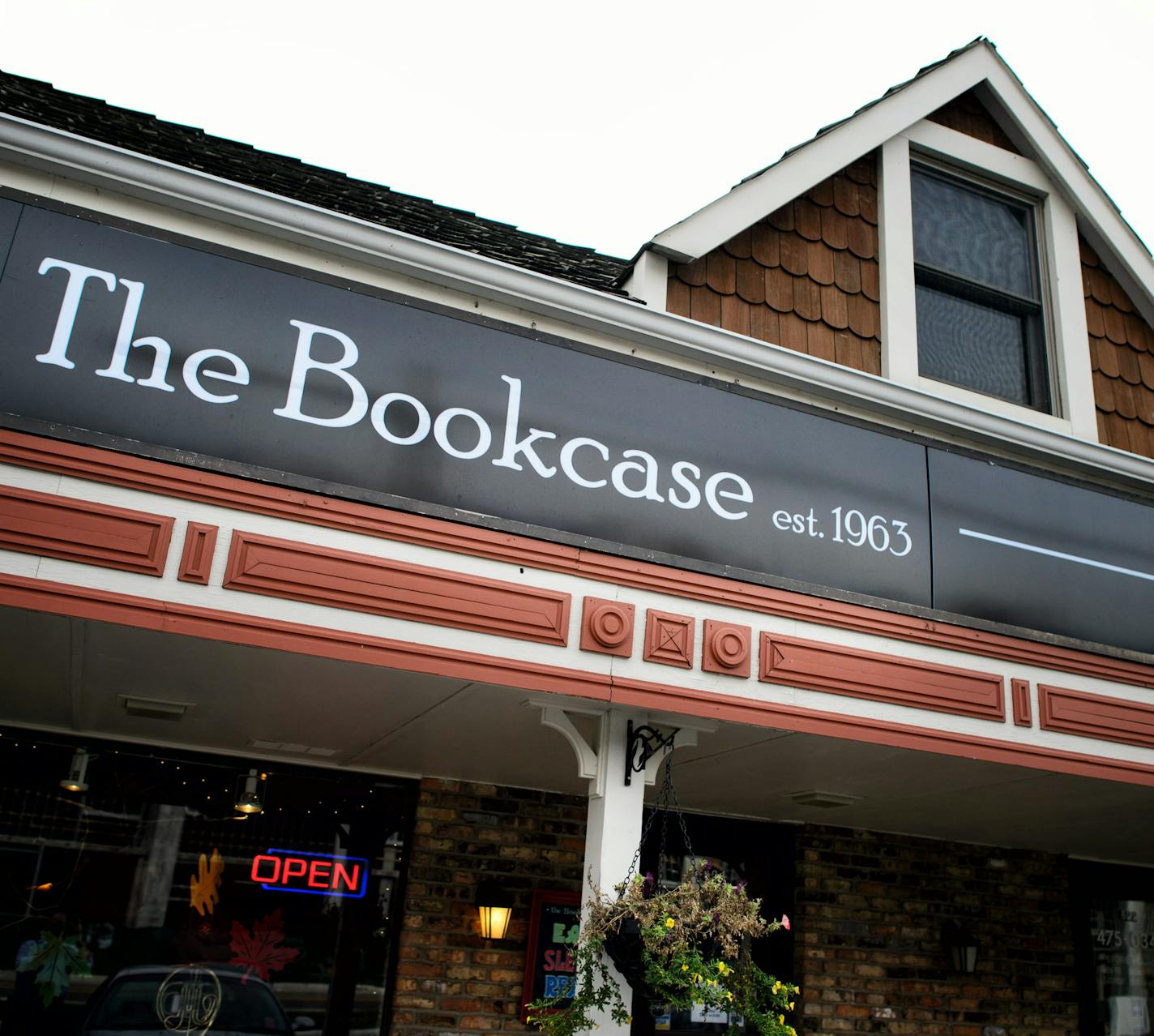 The Bookcase in Wayzata, the Twin Cities' oldest remaining independent bookstore, is closing after more than 50 years. ] Tuesday, September 30, 2014 GLEN STUBBE * gstubbe@startribune.com