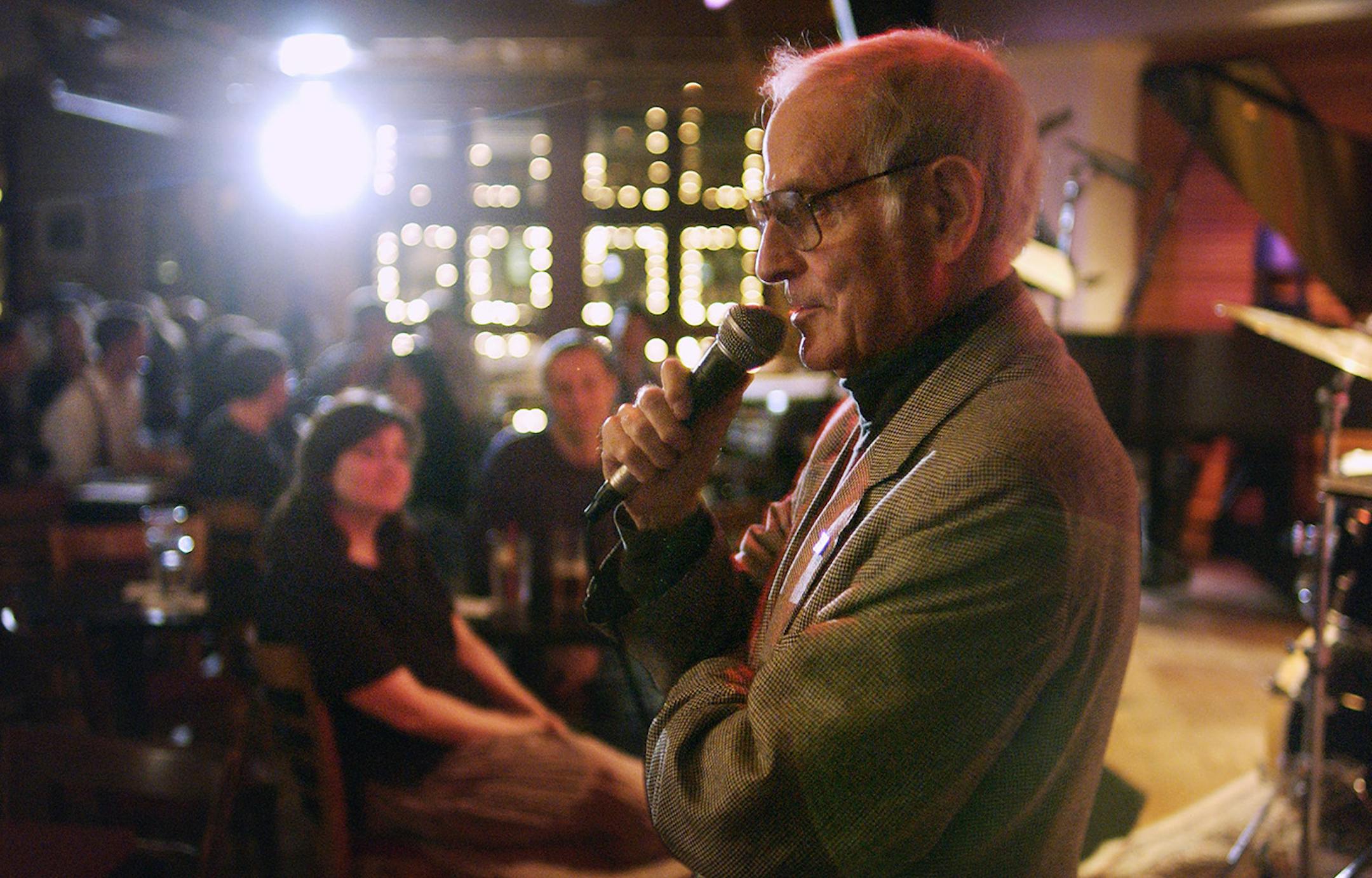 WEDNESDAY_05/15/02_St.Paul - - - - - - Leigh Kamman, hosting a jazz event at the Dakota Bar & Grill, that featured the Tom Harrell Band. I addition to Kamman's long standing Saturday evening radio show, he maintains a presence in the jazz scene in the Twin Cities.