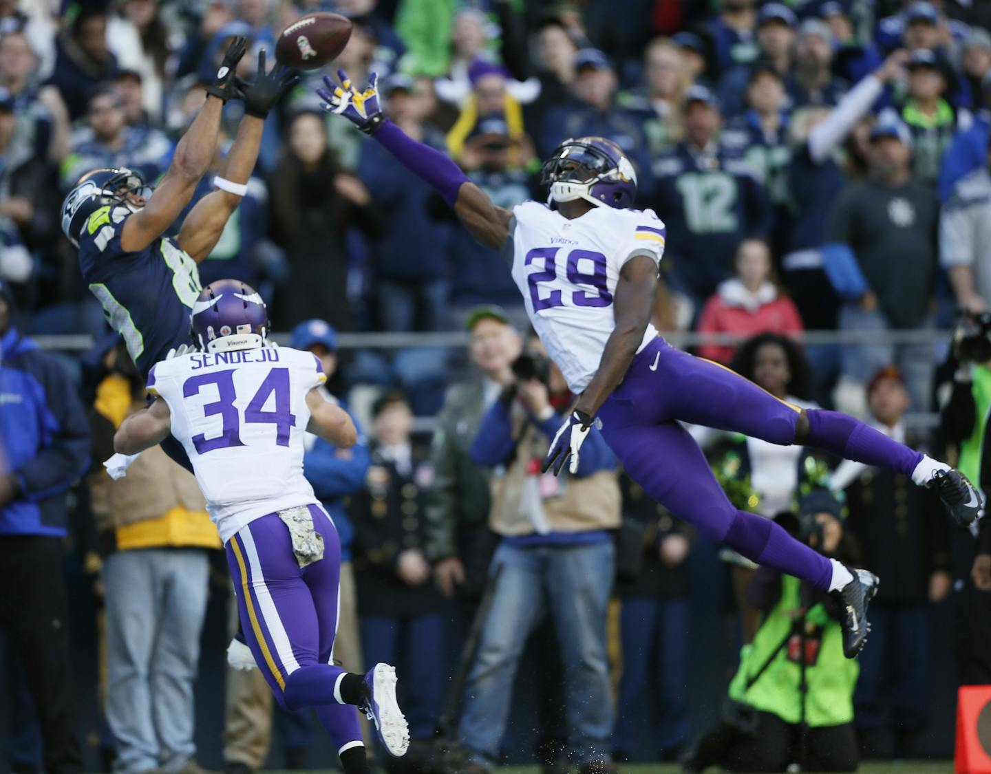 Seattle Seahawks wide receiver Doug Baldwin (89) pulled down second quarter touchdown over Vikings cornerback Xavier Rhodes (29) during NFL action between the Minnesota Vikings and Seattle Seahawks at CentruyLink Field Sunday November 17, 2013 in Seattle , WA. Seattle beat Minnesota 41-20. ] JERRY HOLT &#xe2;&#x20ac;&#xa2; jerry.holt@startribune.com