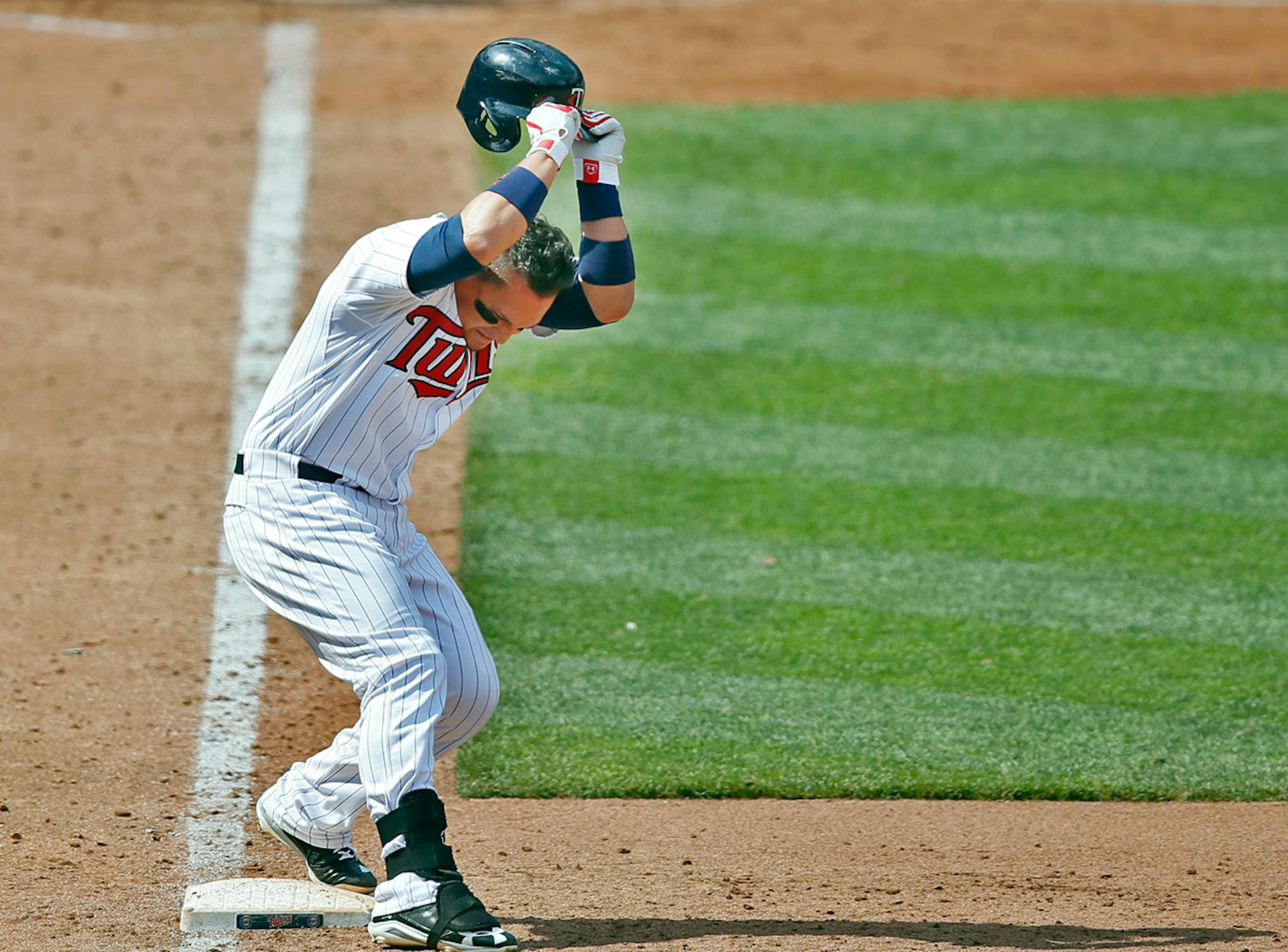Twins Oswald Arcia reacted hitting a popup in the enfield in the fifth inning during MLB action between the Minnesota Twins and the Chicago White Sox Sunday Aug 18 ,2013 in Minneapolis, MN. ] JERRY HOLT ‚Ä¢ jerry.holt@startribune.com