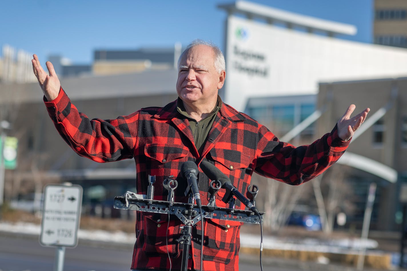 Minnesota Gov. Tim Walz announced actions to support Minnesota hospitals as the COVID-19 omicron variant spreads across the state, during a press conference in front of Regions Hospital in St. Paul, Minn., on Wednesday, January 12, 2022. ] Elizabeth Flores • liz.flores@startribune.com