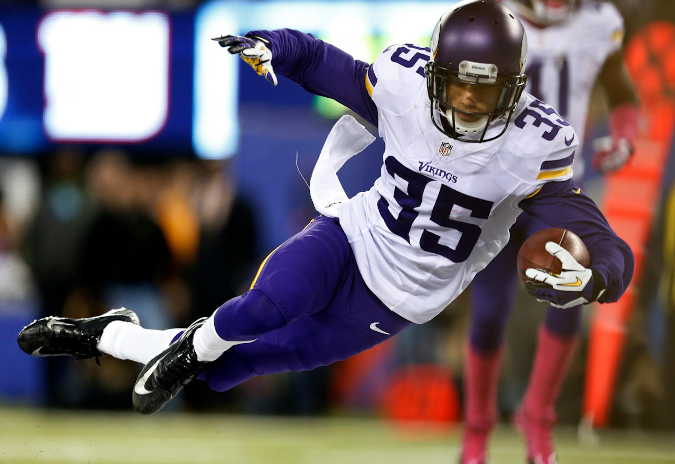 Marcus Sherels returned a punt 86 yards for a touchdown in the first quarter.