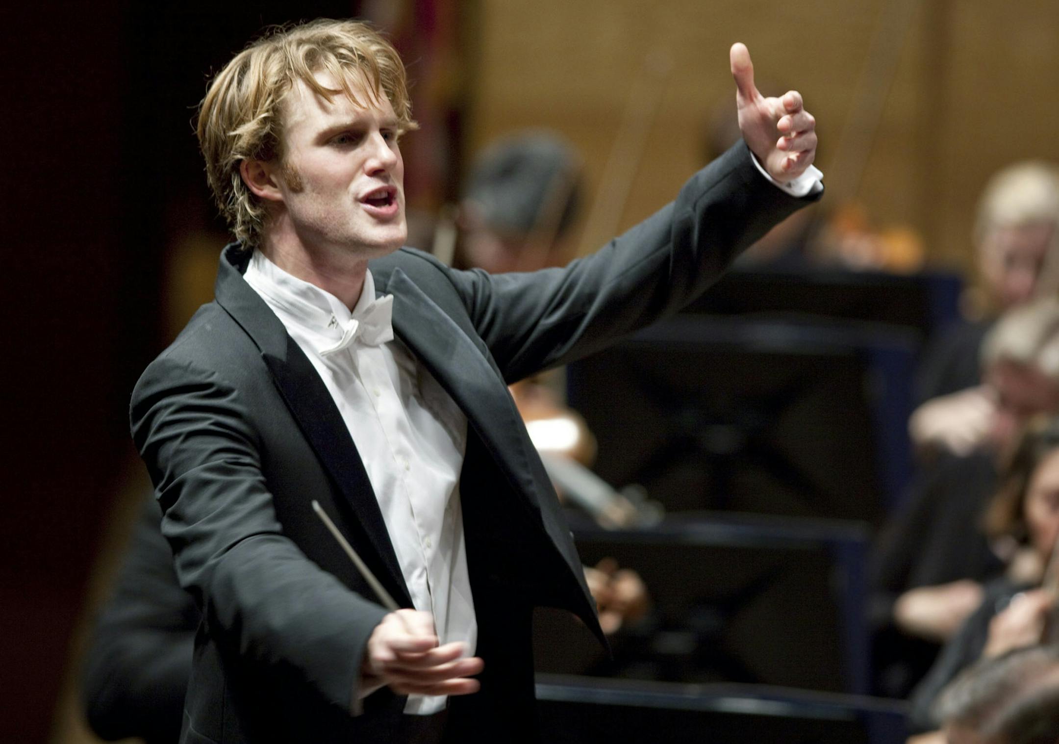 Conductor Courtney Lewis