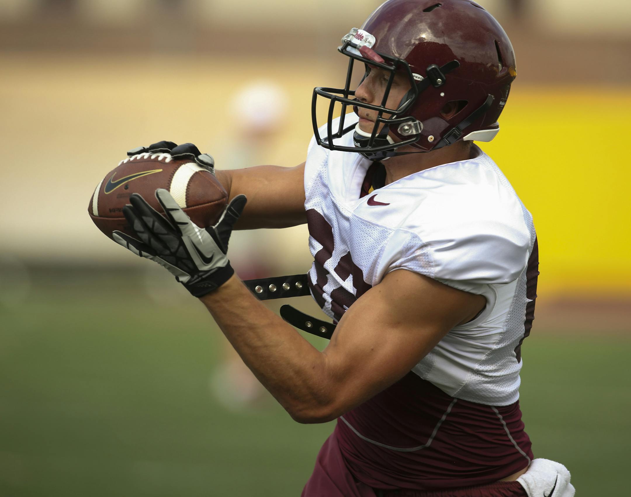 Sophomore wide receiver Drew Wolitarsky caught a short pass during drills Monday evening in Minneapolis. ] JEFF WHEELER ‚Ä¢ jeff.wheeler@startribune.com The Gophers held an open football practice Monday evening, August 4, 2014 at the Gibson-Nagurski Football Complex on the Minneapolis campus.