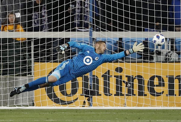 Minnesota United goalkeeper Matthew Lampson (28) can't make the stop on a goal by the San Jose Earthquakes during the first half.