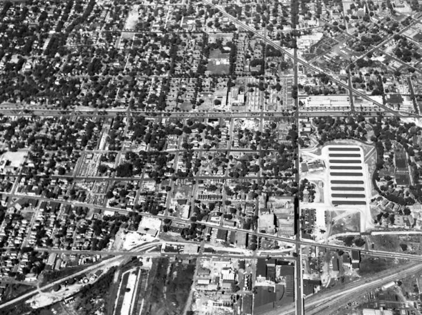 Farmer's Market and the Oak Lake is on the lower right. Olson Memorial Highway is along the upper-middle portion of the photo. (Hennepin County Library)