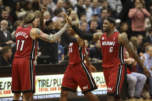 Miami's Chris Andersen greeted Ray Allen and LeBron Jones, right, as they walked off the court for a fourth quarter timeout.