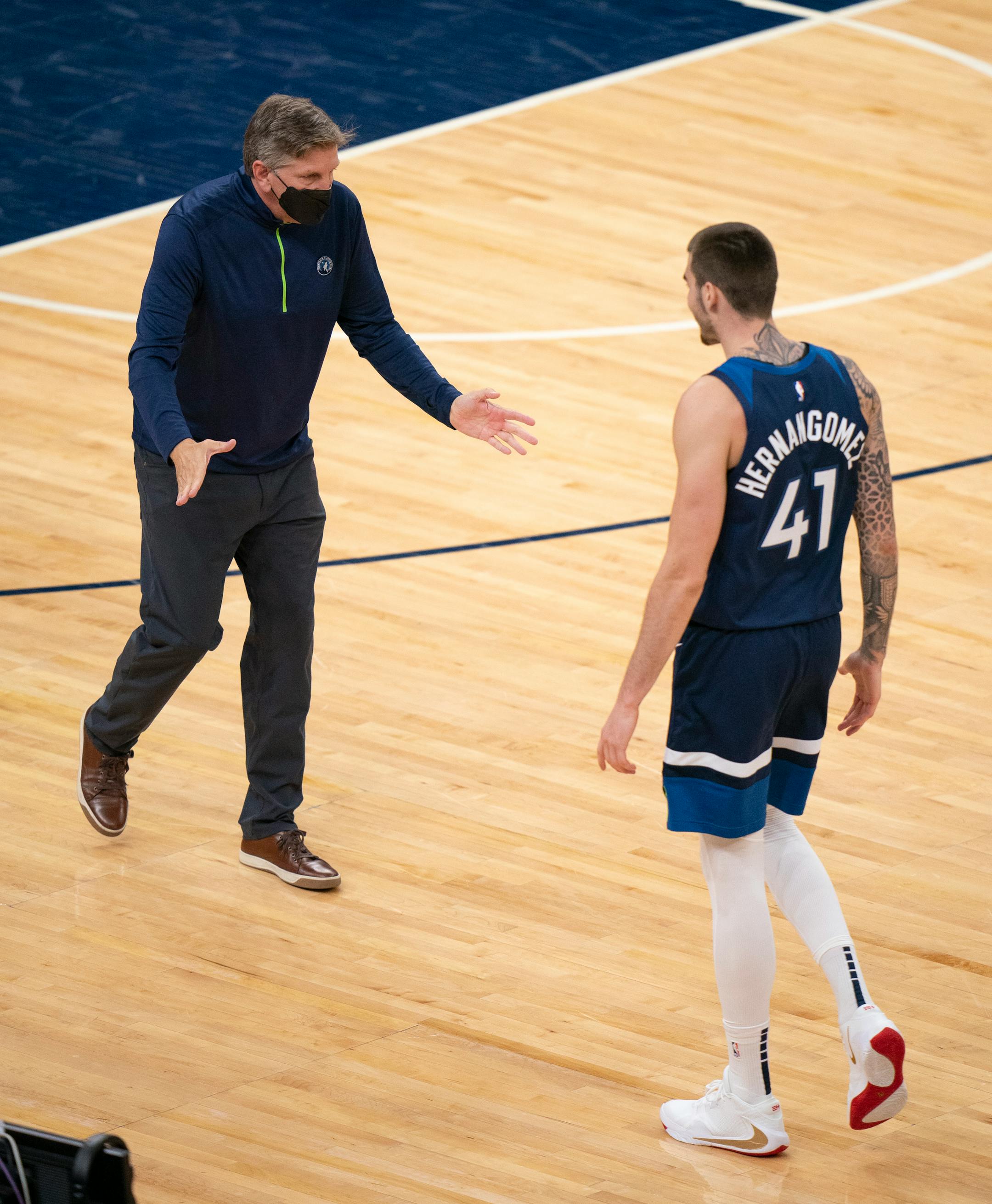 Timberwolves head coach Chris Finch greeted Minnesota Timberwolves forward Juancho Hernangomez (41) as he came off the court at the end of the third quarter.