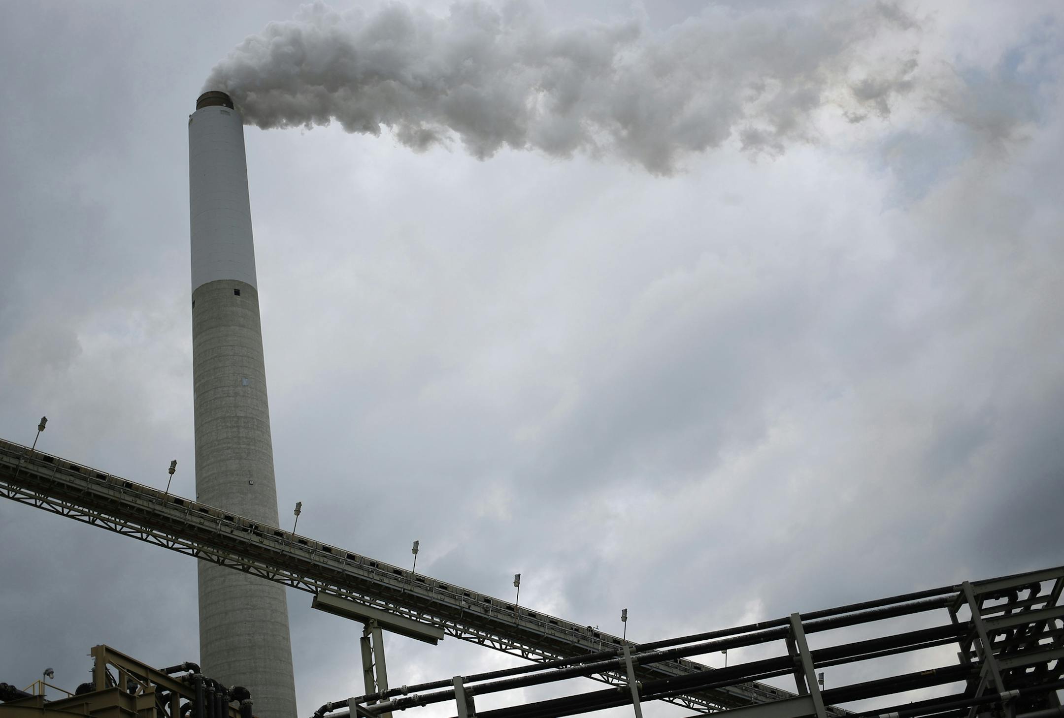 FILE -- The coal-fired Ghent Generating Station in Ghent, Ky., June 2, 2014. A Supreme Court ruling handed down on June 23 is being seen as a victory for the Obama administration and the Environmental Protection Agency's efforts to regulate greenhouse gas emissions from power plants. (Luke Sharrett/The New York Times) ORG XMIT: MIN2014062411263238