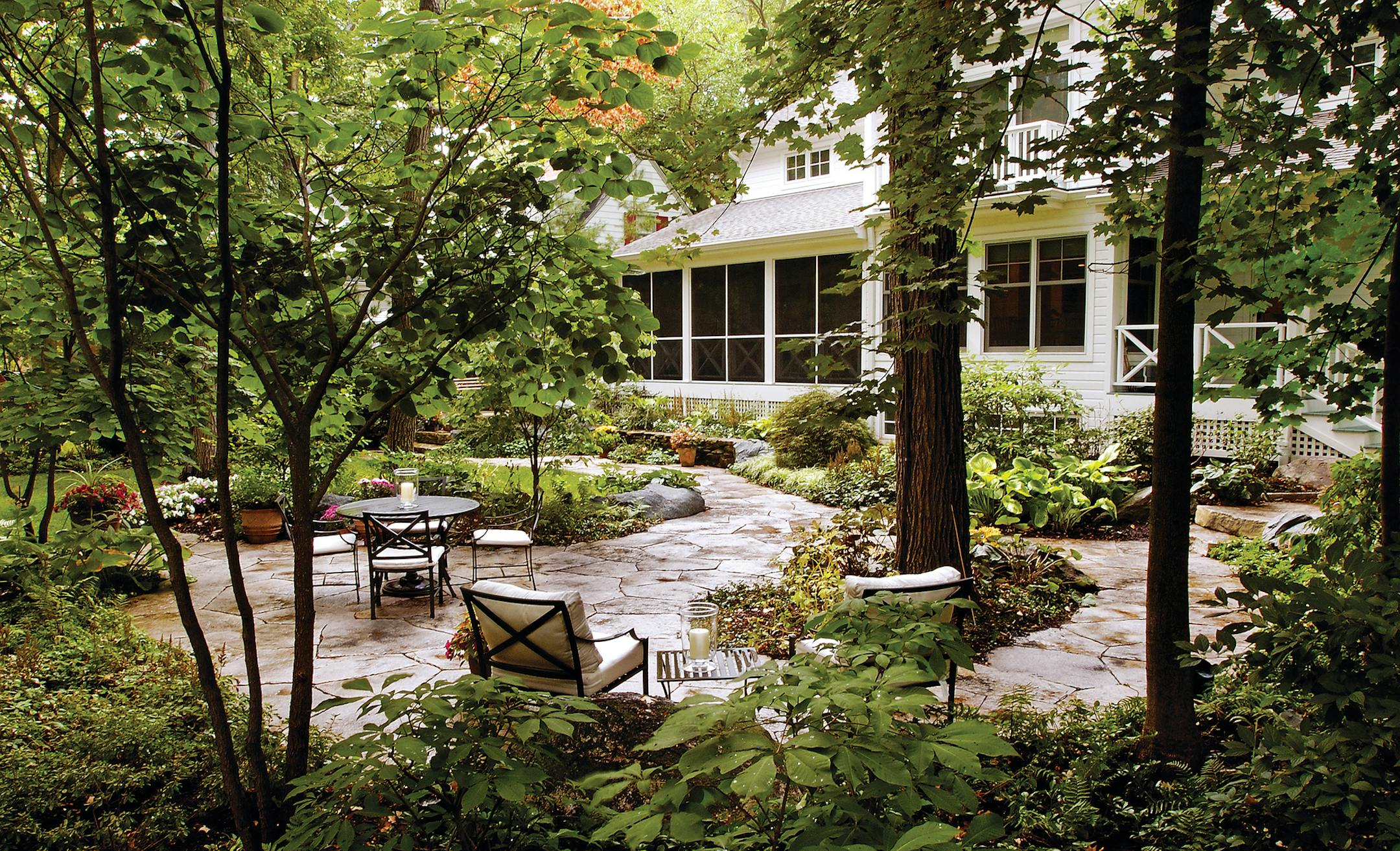 Seating areas, like this patio designed by Hoerr/Schaudt Landscape Architects, provide a cool respite from sun in summer heat. (Photo courtesy Hoerr/Schaudt Landscape Architects/TNS) ORG XMIT: 1182537