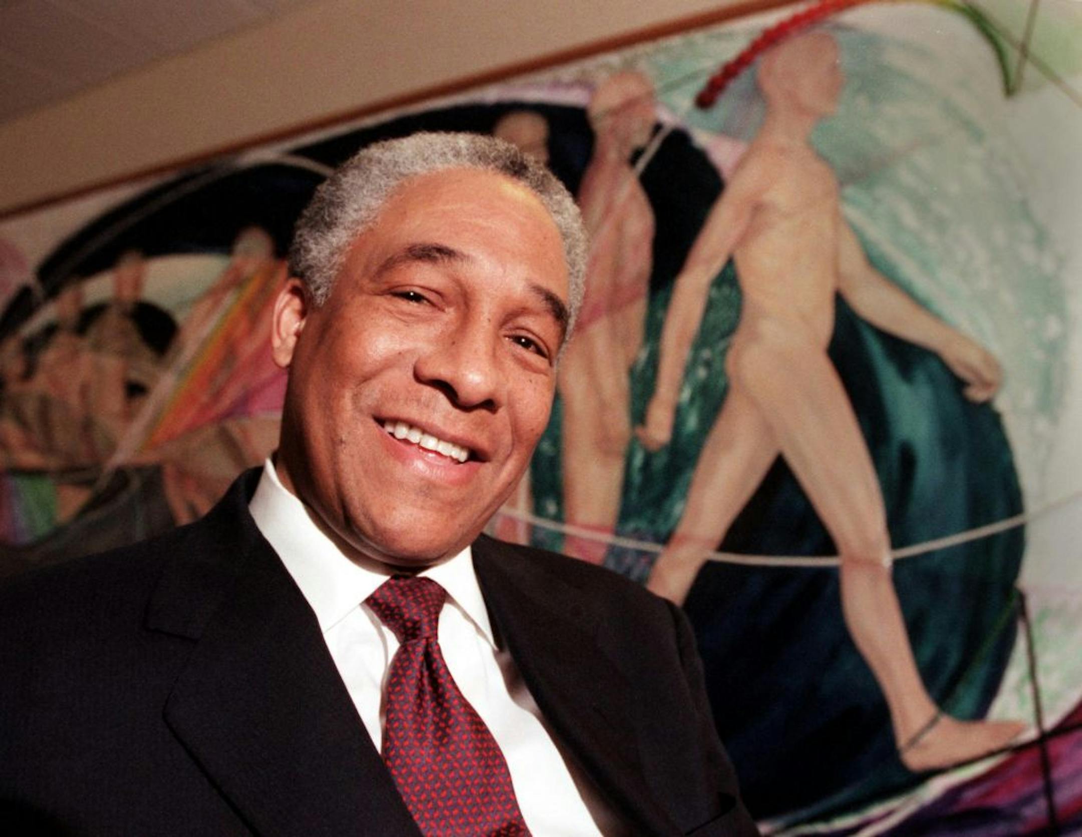 FRIDLEY, MN -- 4/4/2000 -- TUE -- Robert Ryan, the chief financial officer of Medtronic, who is considered to be one of the highest ranking black executives in the country. -- Ryan, 56, a Detroit native and Harvard MBA, joined the company in 1993 after stints in big oil, big banking and management consulting. He's been one of the execs behind the series of big mergers and the successful integration of several acquirees. We see him infront of a mural by Minneapolis artist Alan Hage, �Rising Perso