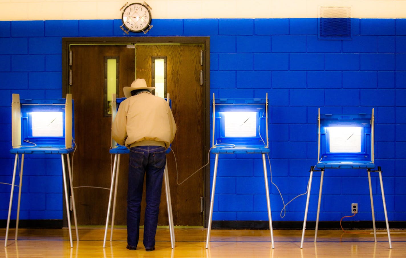 Brian Peterson/Star Tribune
A steady stream of voters filed into the Folwell Community Center Tuesday, most seemed to be adjusting to the ranked choice voting with 35 mayoral candidates on the ballot. ] Minneapolis, MN 11/05/2013 ORG XMIT: MIN1311051045227728